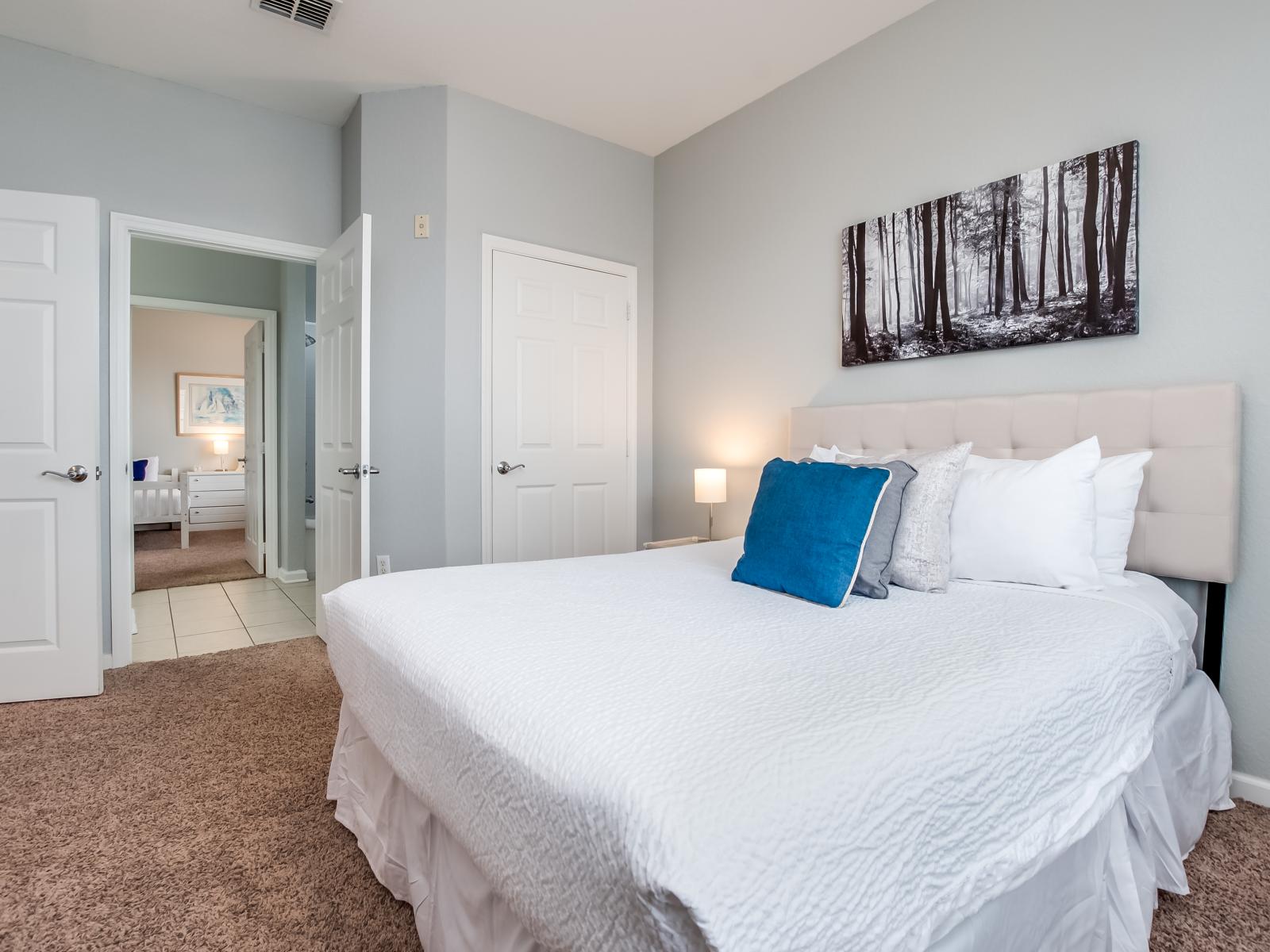 - Sophisticated bedroom of the condo in Orlando - Embrace warmth and tranquility in inviting bedroom sanctuary - Soft linens and peaceful ambiance invite you to unwind and rejuvenate - Experience the comforting embrace of warmth and tranquility