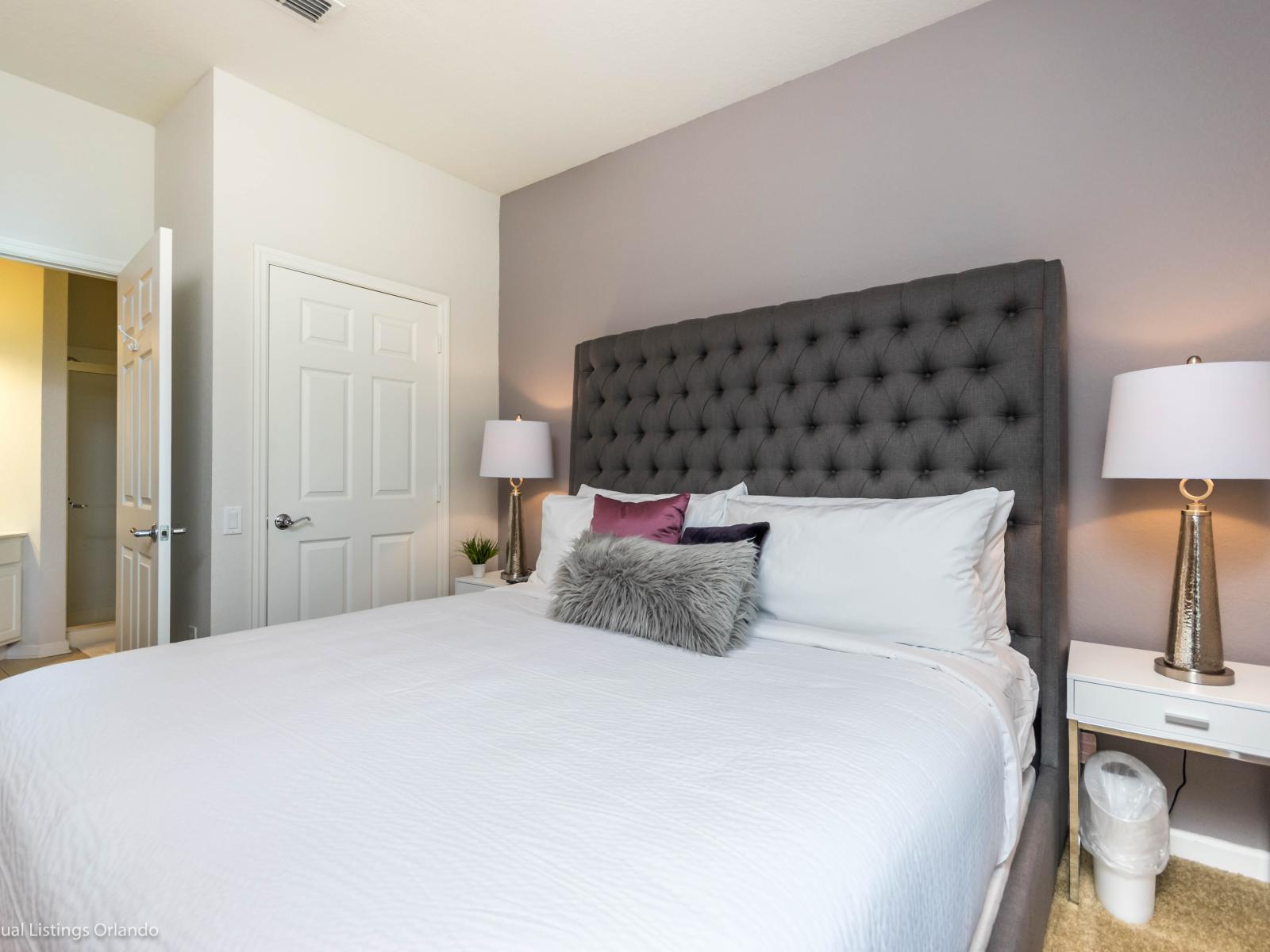 Deluxe bedroom of the condo in Orlando Florida - Bedroom with a cozy ambiance, blending comfort and aesthetics - Elegant side lamps - Cozy and inviting ambiance for relaxation