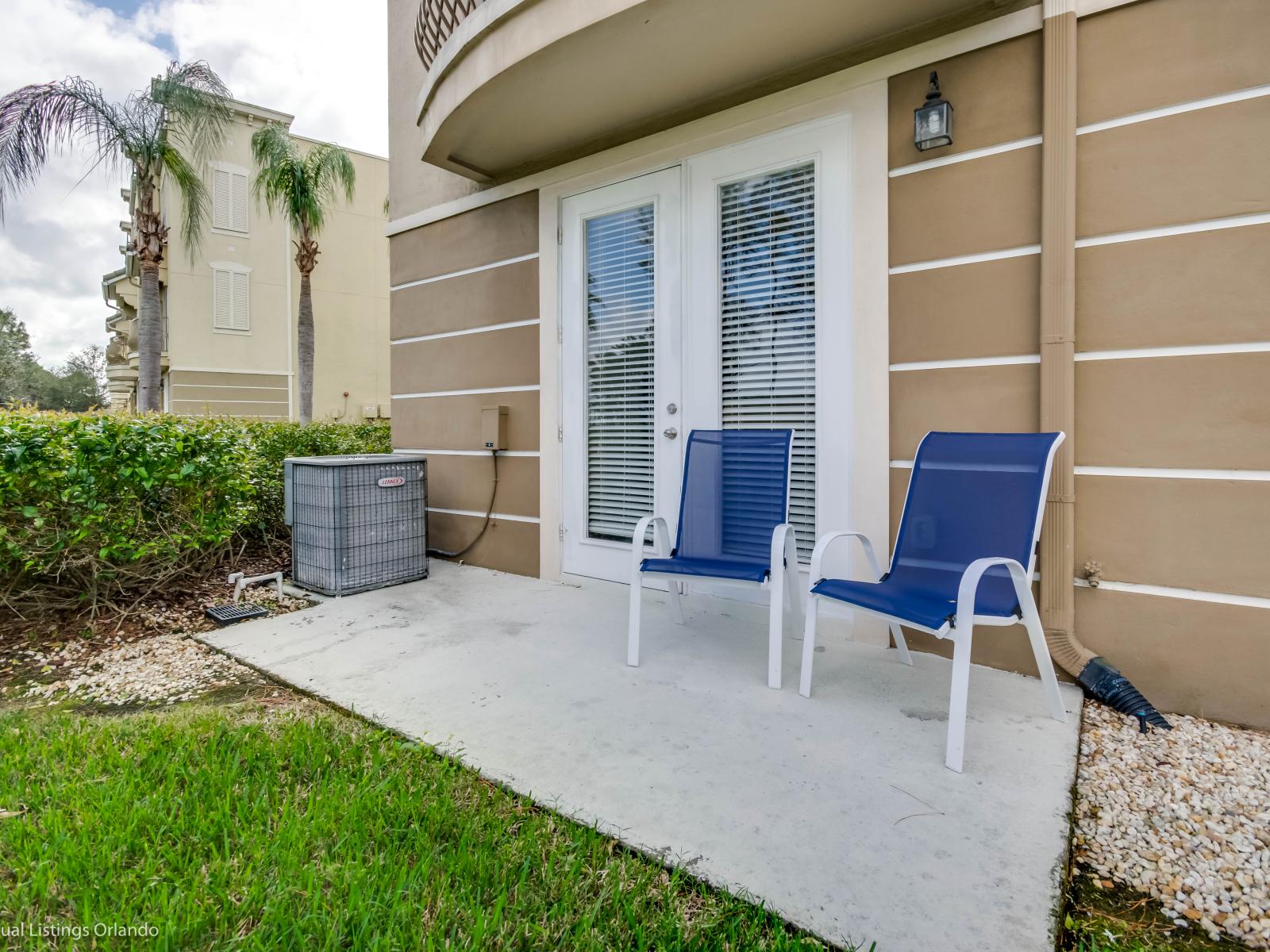 Al Fresco Oasis: Our outside patio, connected to your bedroom, is a sanctuary of peace, offering a retreat immersed in nature and comfort