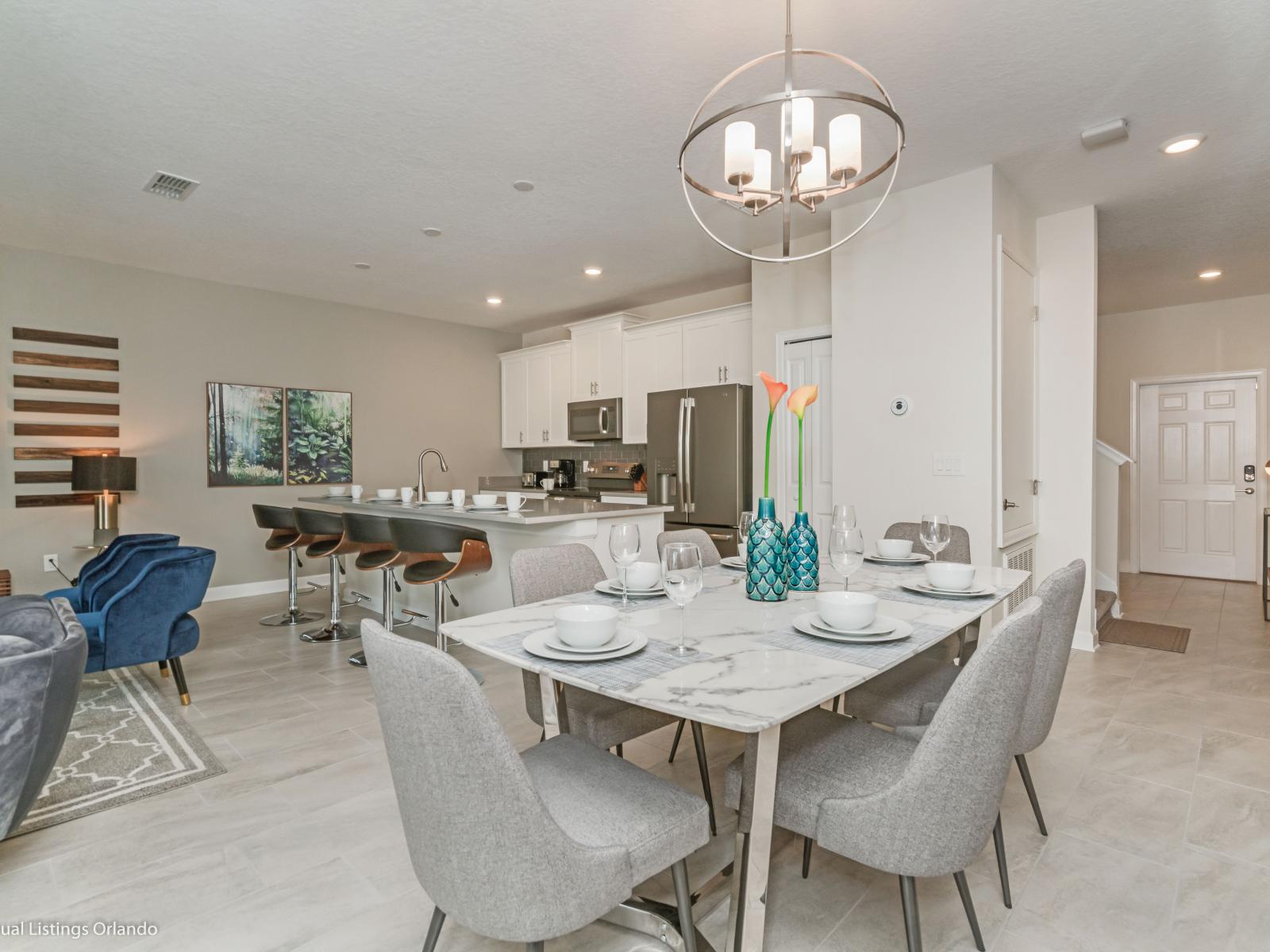 Beautiful Townhouse in Kissimmee Florida - Open layout, creating a sense of spaciousness - Effortlessly combines sophistication, comfort, and functionality - Immerse in luxury with elegant furnishings, setting the tone for sophistication