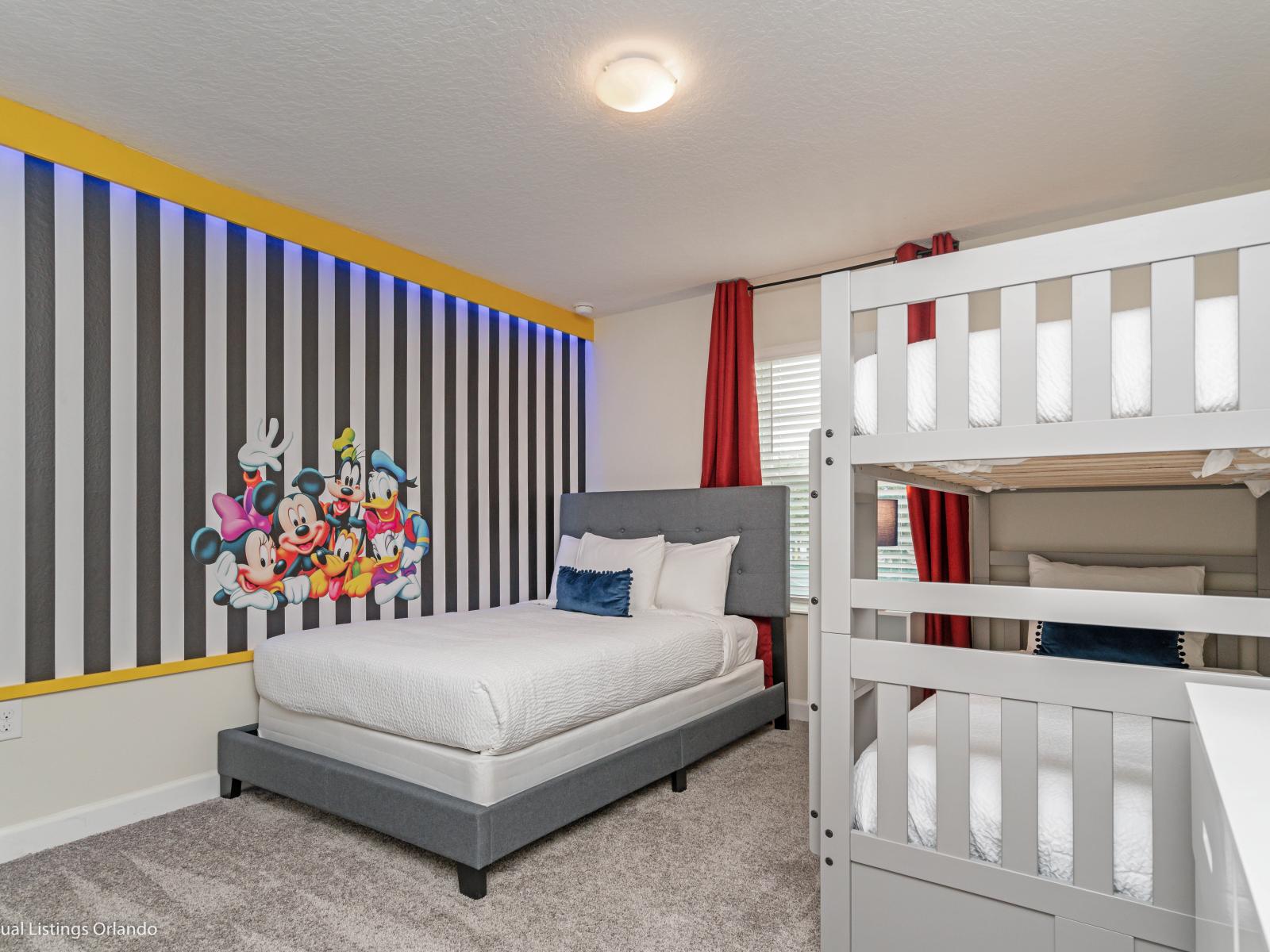 Micky Magic Bedroom of the Townhouse in Kissimmee Florida - Luxurious bedding for a restful night's sleep - Smart TV and Netflix - Modern and stylish decor that complements the space