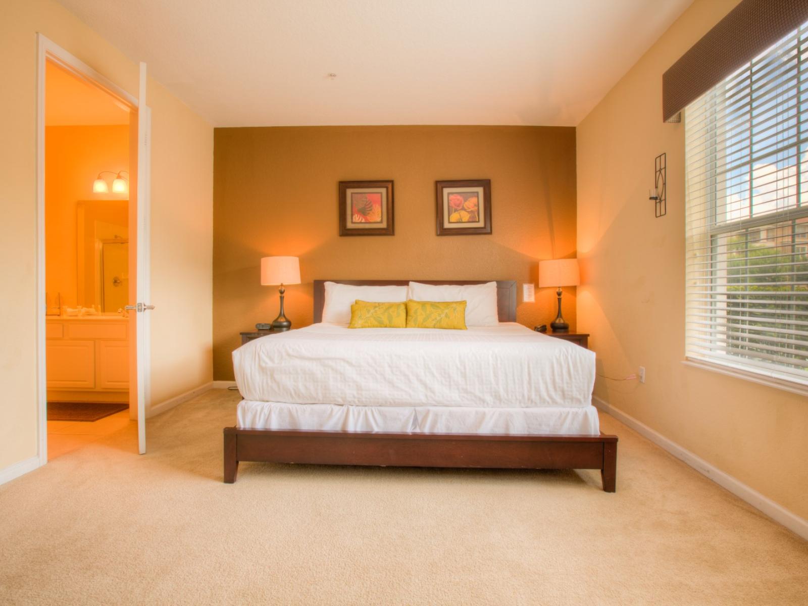 Relaxing bedroom of the condo in Orlando - Rustic colored wall to warm up the space. - Plush bedding with neat and clean linen - Stunningly carpeted floor - Attached bathroom for your convenience - Bedside window to rise with lovely outside views