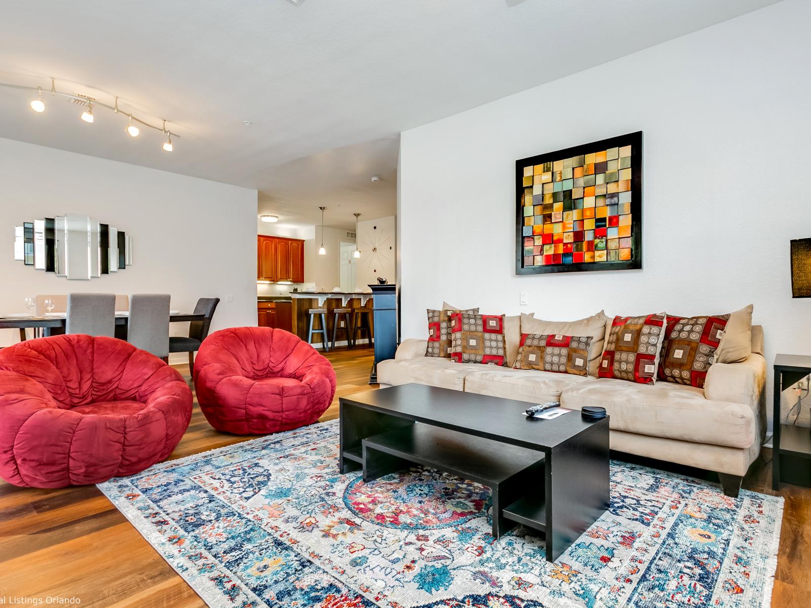 Discover the allure of our Chic living area of the condo in Orlando - Stylish haven perfect for relaxation and making lasting memories with majestic decor - Cozy sofas to relax - Luxurious ambiance with completely brightened space