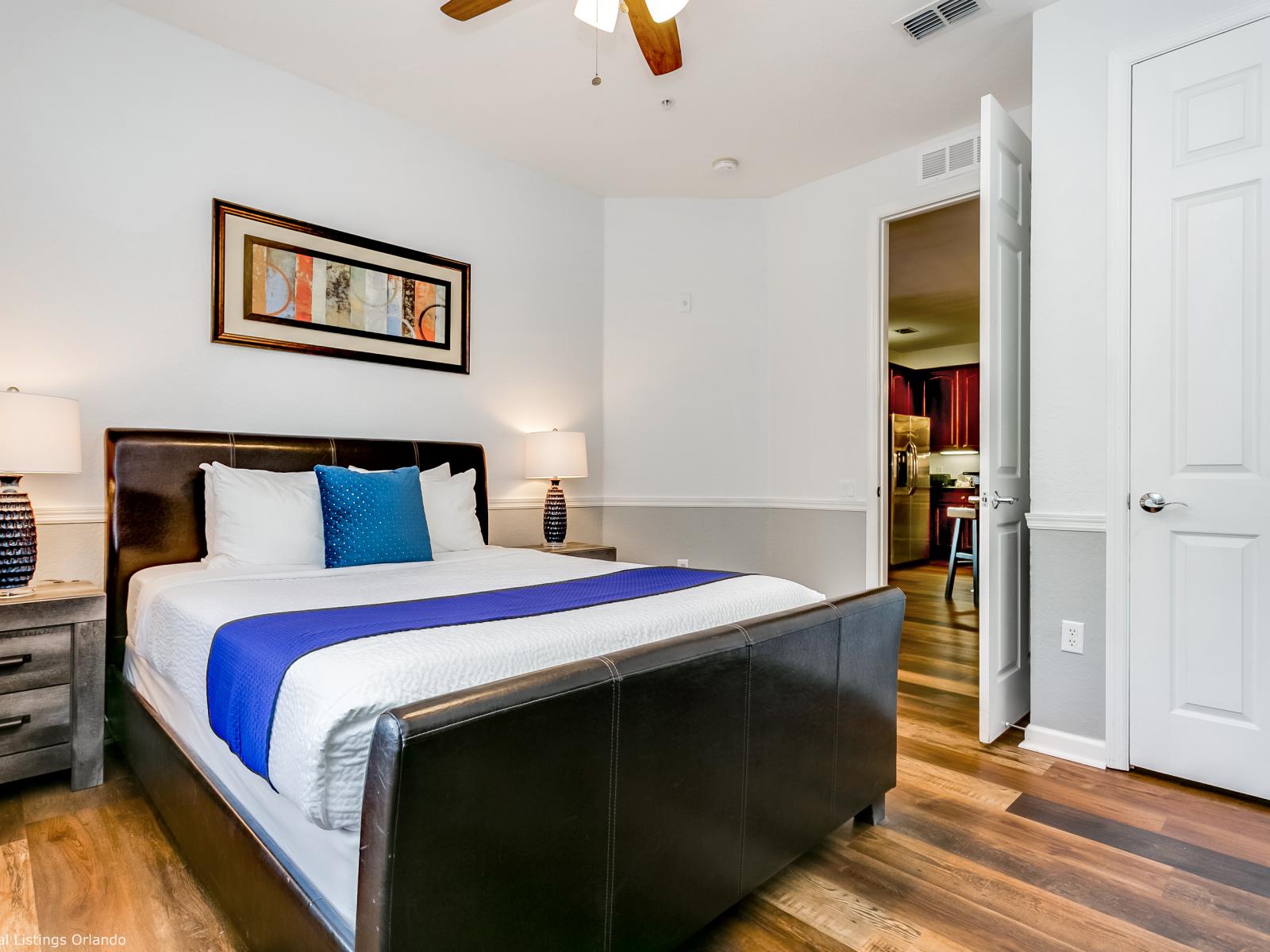 Urban Style bedroom of the condo in Orlando - Every detail contributes to a stylish and cozy atmosphere - This bedroom comes with a comfy bed - Elite table lamps and a beautiful fan with lamps - Amazing wooden furnished floor