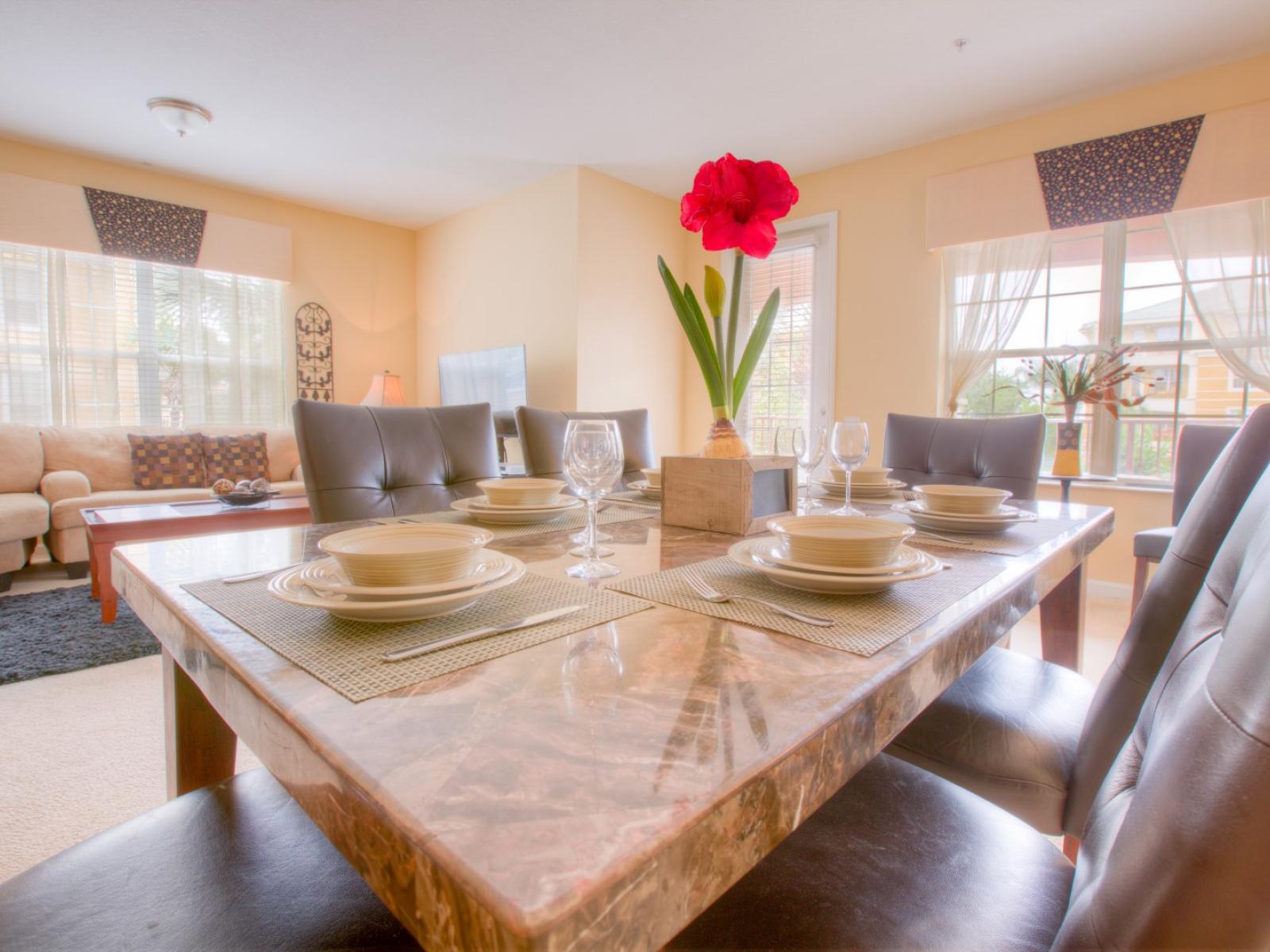 Marvelous dinning area of the condo in Orlando - A perfectly organized space to enjoy your meals with beautiful decor - Dinning space flooded with natural light coming from windows enhancing the space beauty - Elite 6 persons dinning table