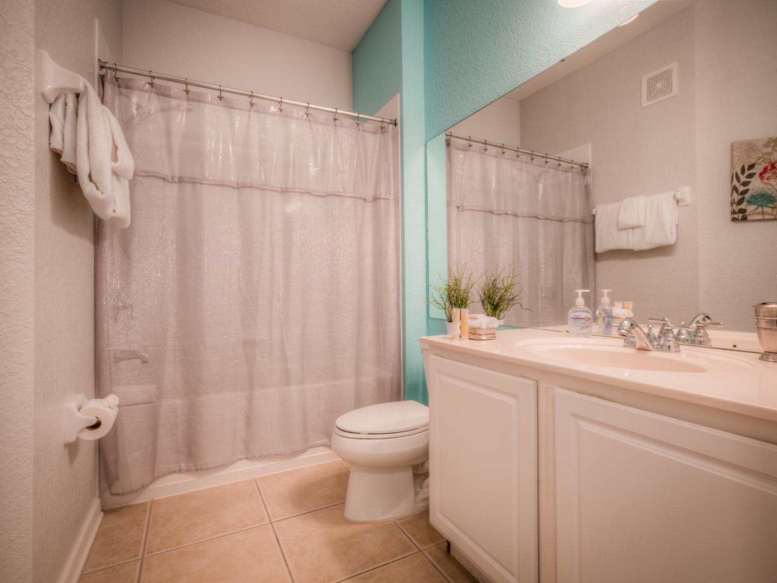 The toilet, bath, and shower area at Vista Cay Resort offers a rejuvenating sanctuary, where guests can unwind and pamper themselves amidst modern amenities and elegant design, ensuring a revitalizing start or end to the day.