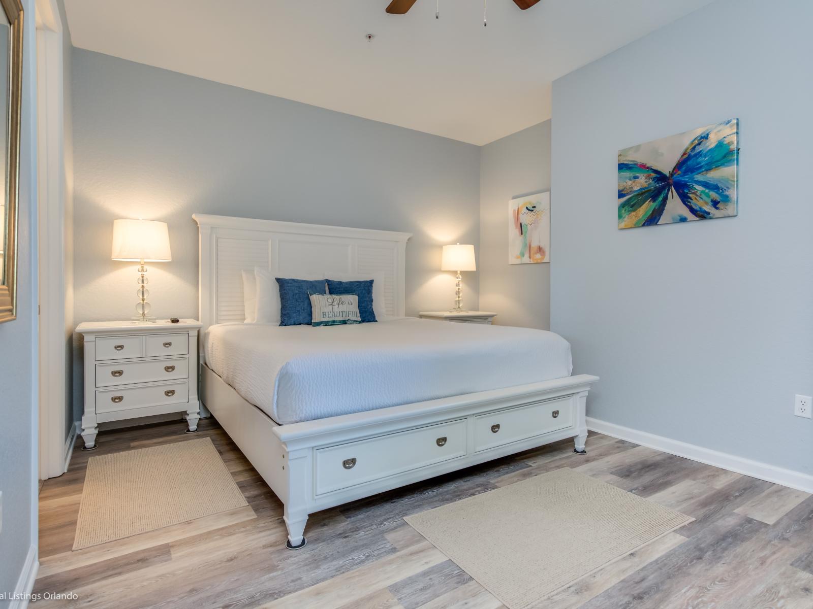 This bedroom features crisp white details, creating a tranquil and inviting atmosphere conducive to rest and relaxation.