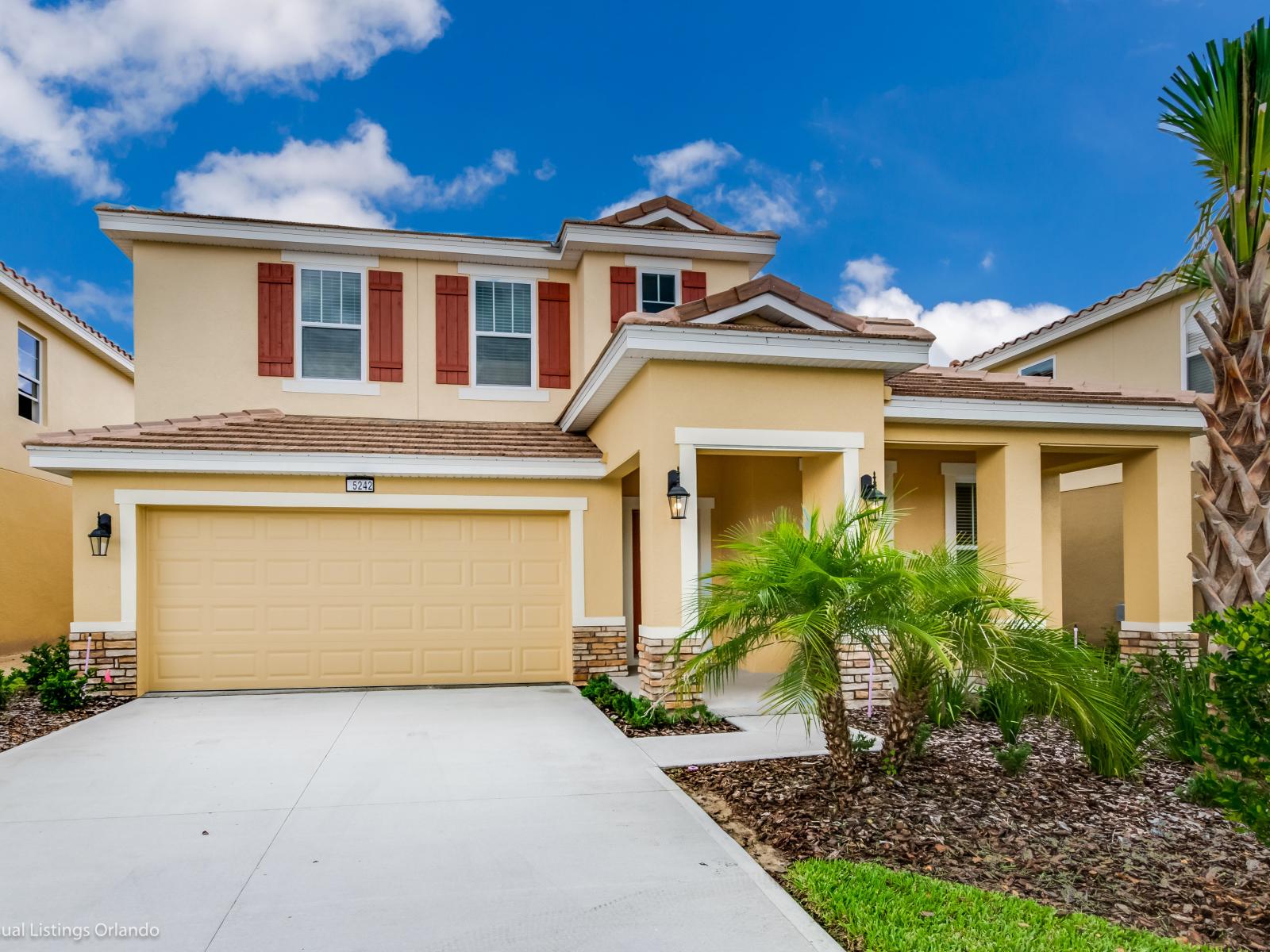 Beautiful Home in Florida - The outside view-with  lush greenery, serene landscapes - Welcomes relaxation and exploration - Embrace the beauty of your tranquil retreat