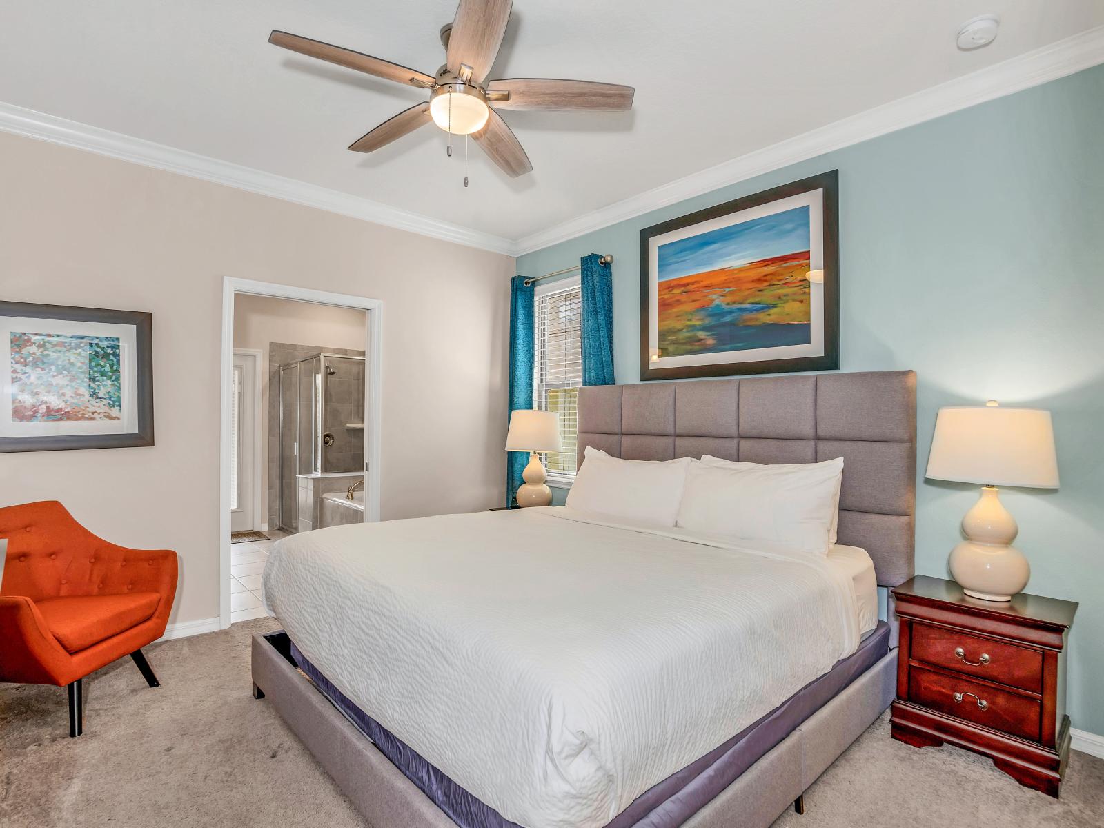 Deluxe bedroom of the home in Davenport Florida - Comfy double bed for restful nights - Well-appointed bedroom with neutral tones for a calming atmosphere - Attached bathroom for privacy and convenience