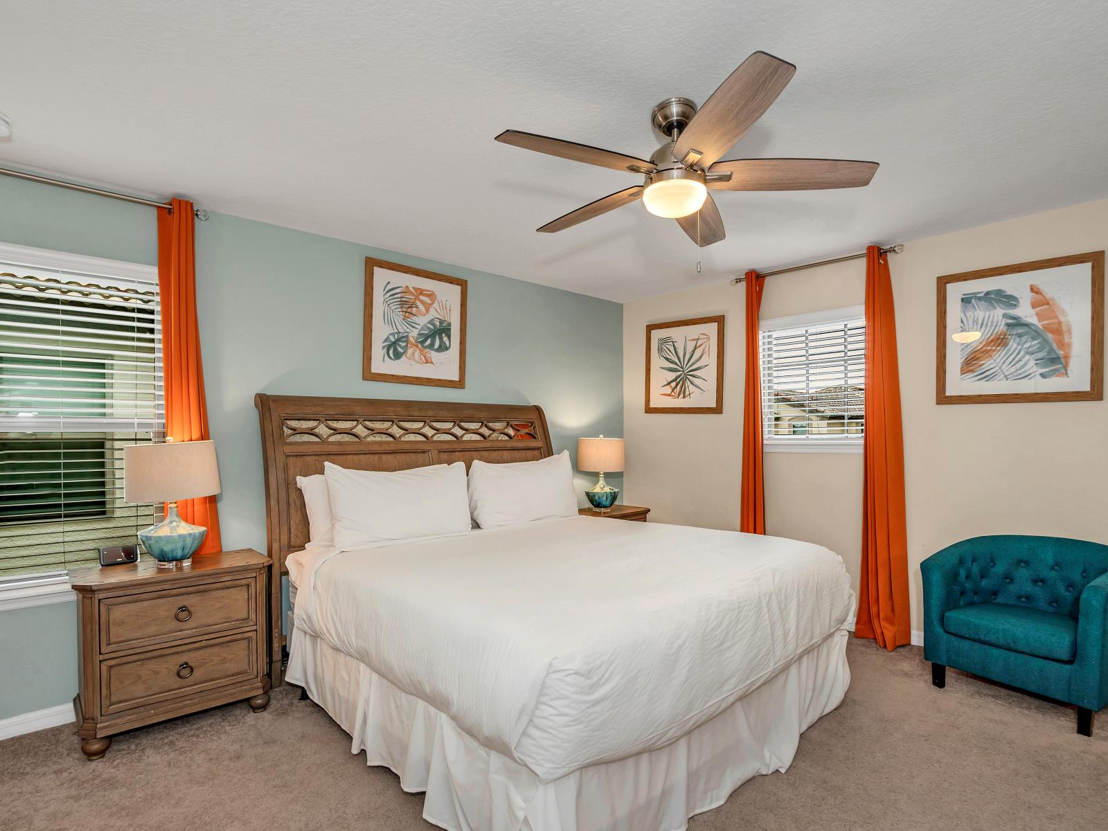 Charming bedroom of the home in Davenport Florida - Tranquil bedroom retreat for restful nights - Plush bedding and pillows for a luxurious feel - Comfortable seating for added functionality