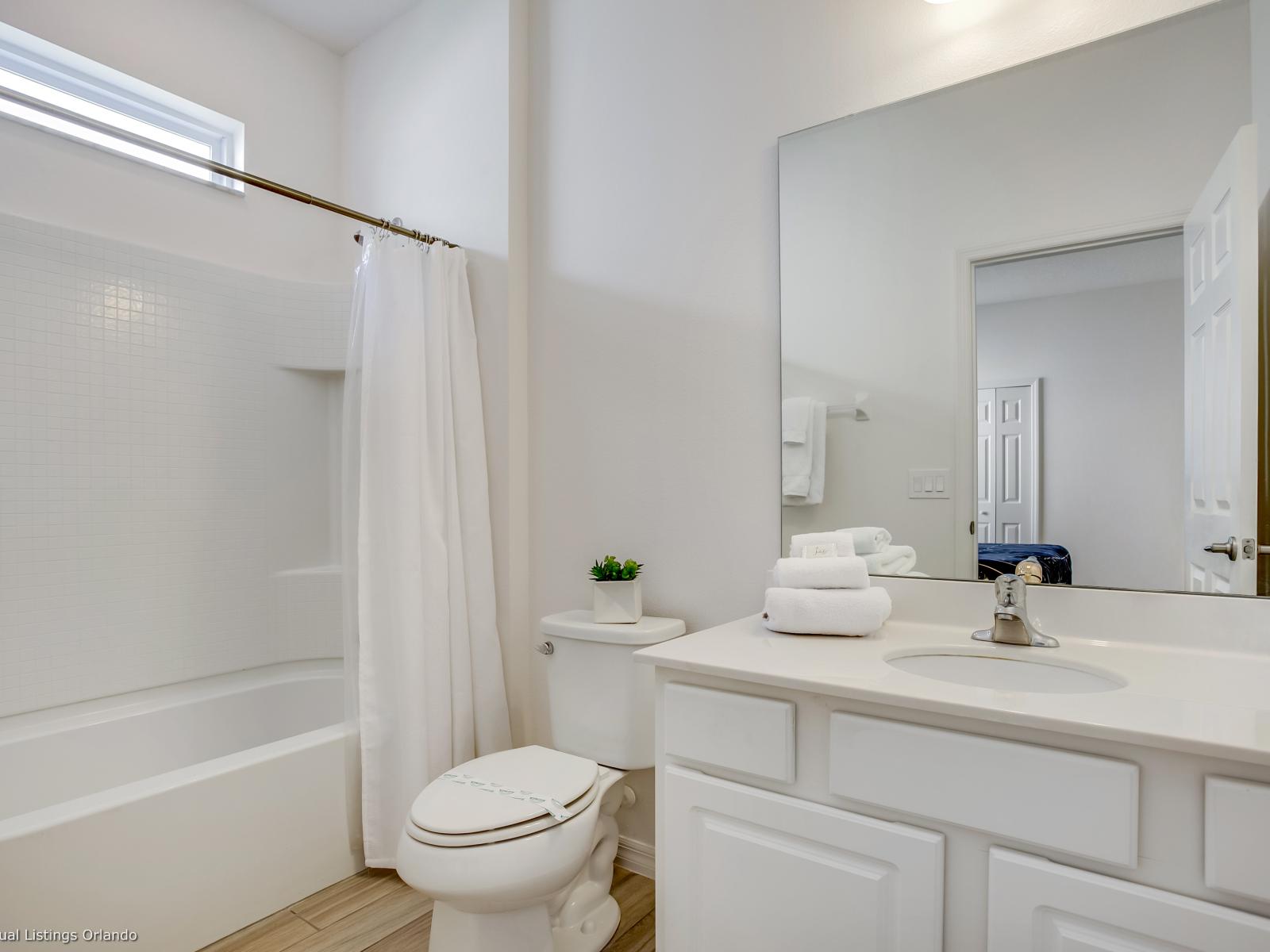 Polished Bathroom of the Villa in Florida - Well-designed space with a focus on both aesthetics and functionality - Get refreshed and rejuvenated in this spacious modern bathroom.