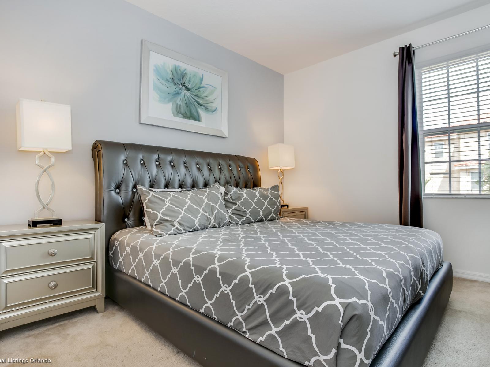 Gorgeous Bedroom of the Villa in Florida - King size comfy bed - Smart TV and Netflix - Well-appointed bedroom with neutral tones for a calming atmosphere - This stylish modern bedroom is a perfect  place to rest, rejuvenate and recharge