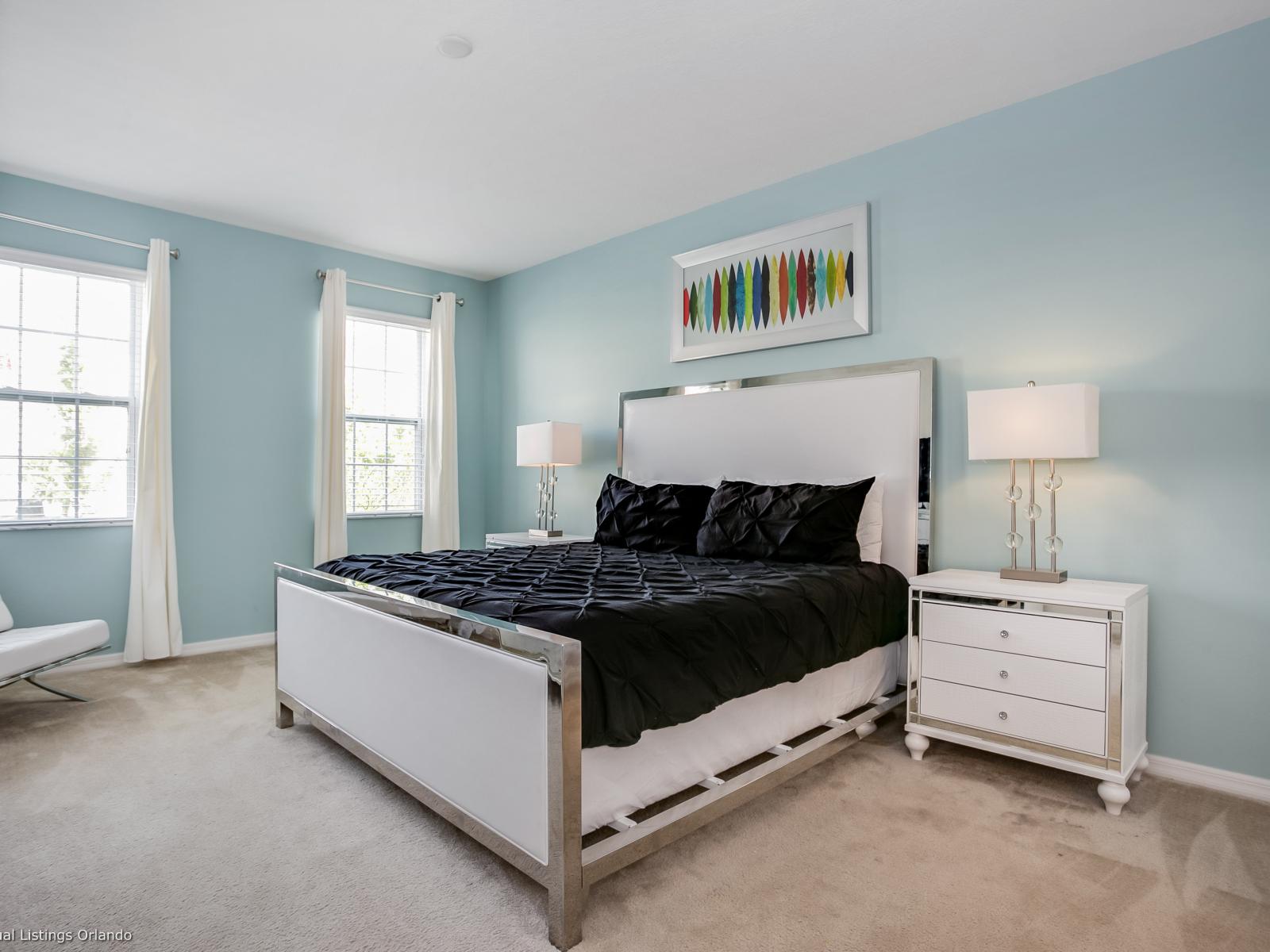 Chic bedroom of the Apartment in Davenport Florida - Smart TV and Netflix - Thoughtfully designed bedroom featuring functional and stylish furniture - Beautiful side lamps