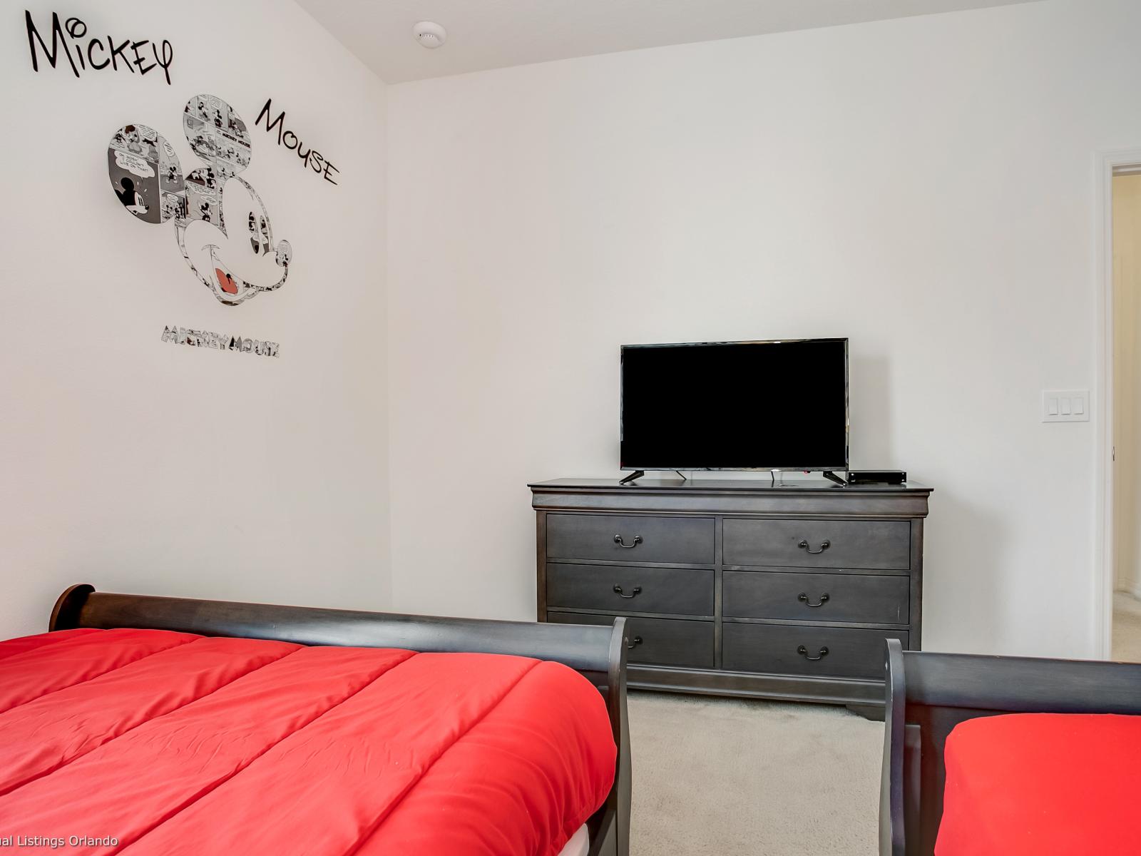 Lofty Bedroom of the Villa in Florida - Twin comfy bed - Spacious bedroom offering comfort and style - Smart TV and Netflix - Elegant Decor