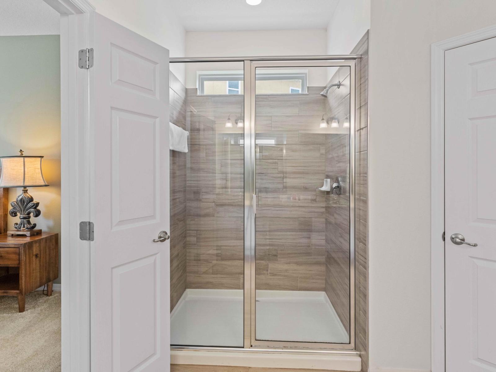 Modern and refreshing – enjoy the spacious walk-in shower in this beautifully designed bathroom.