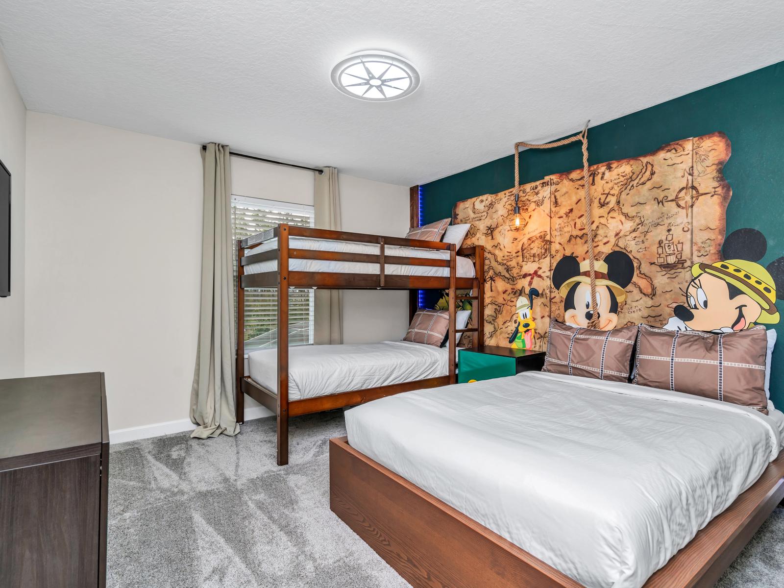 Plush Bedroom of the Townhouse in Kissimmee Florida - Smart TV and Netflix - Comes with a bunk beds and a double bed - Dressed in true Micky Mouse fashion - Kids will love turning this dorm into a magic kingdom of their own