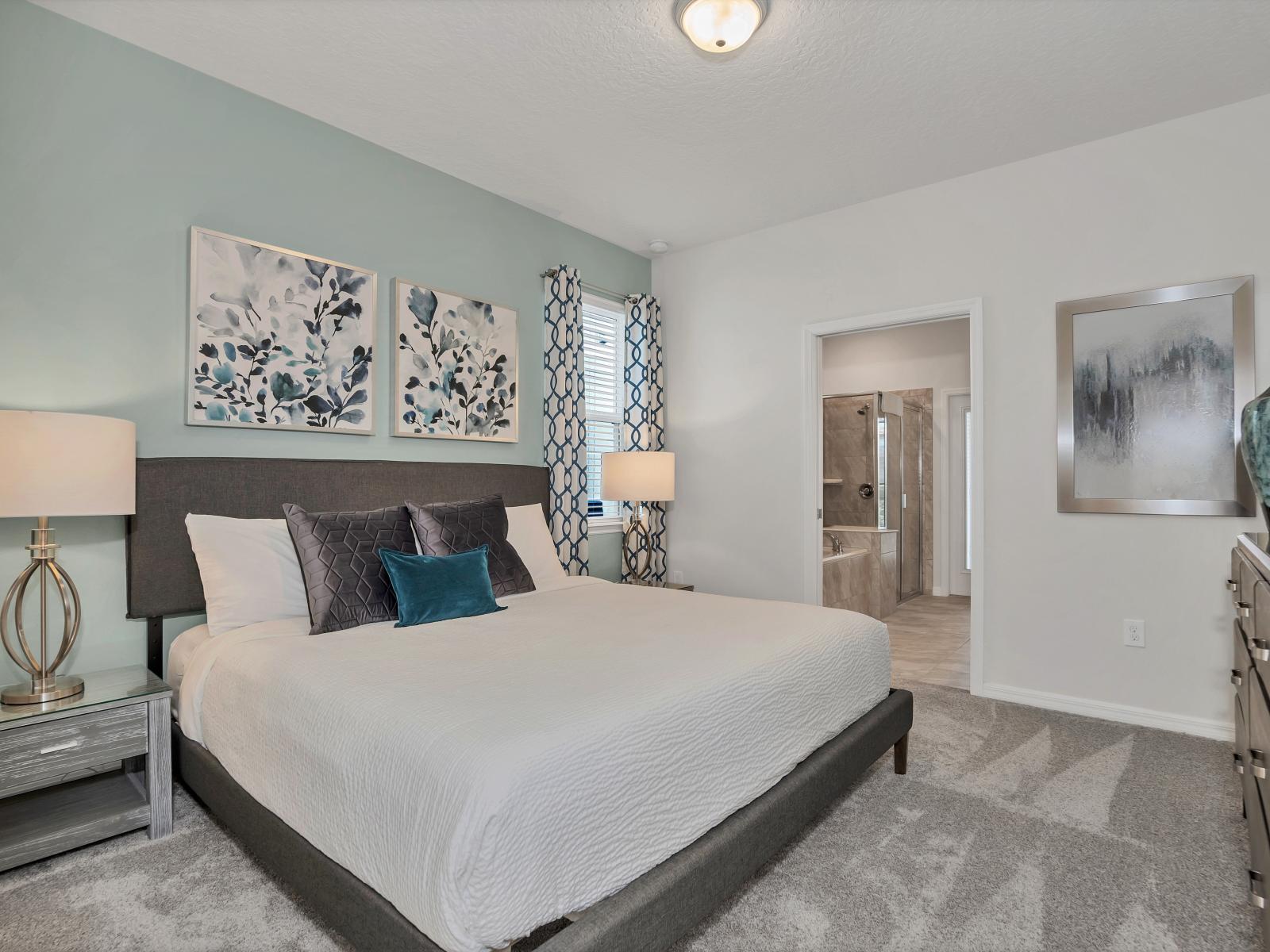 Imposing Bedroom of the Villa in Davenport Florida - Modern bedroom with sleek design and ample natural light - Spacious bedroom offering comfort and style - Ensuite bathroom for convenience and privacy - Smart TV and Netflix