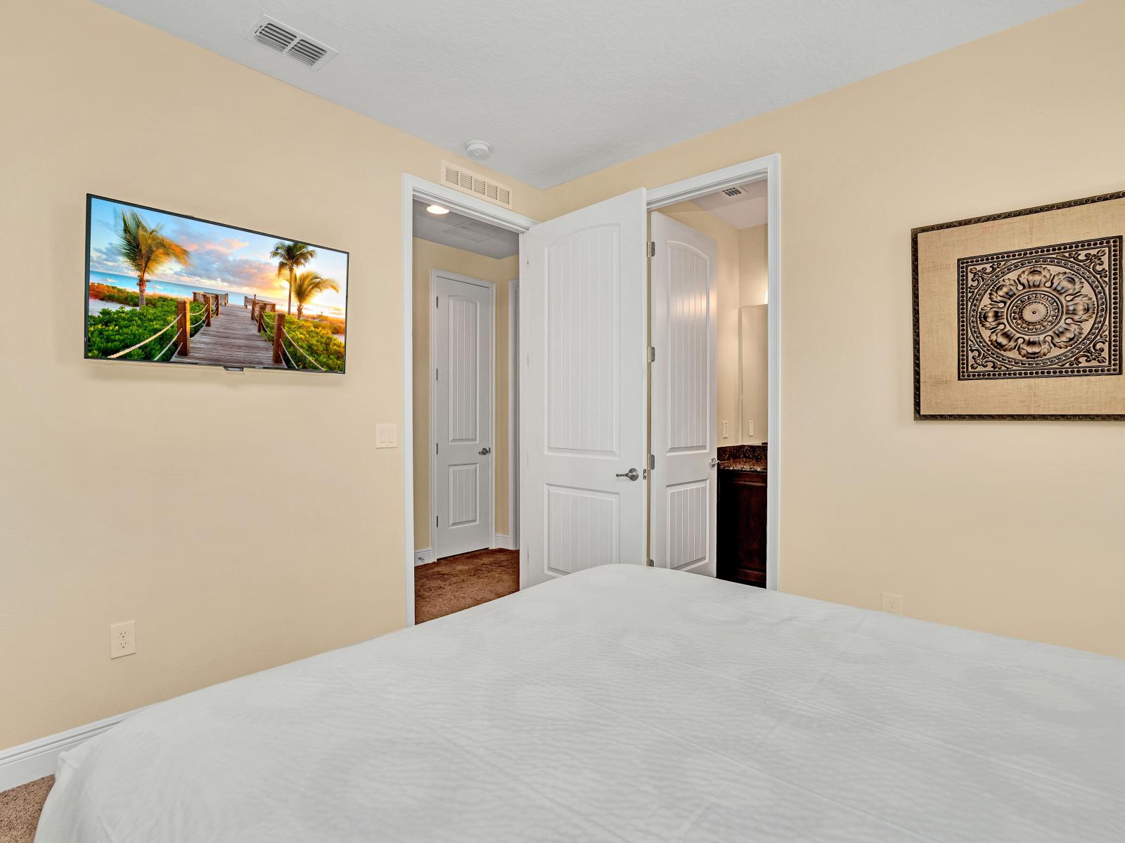 Luxe bedroom of the Home in Kissimmee Florida - Tranquility meets style - Smart TV and Netflix - A haven that radiates both relaxation and modern charm - Unwind in the soothing ambiance