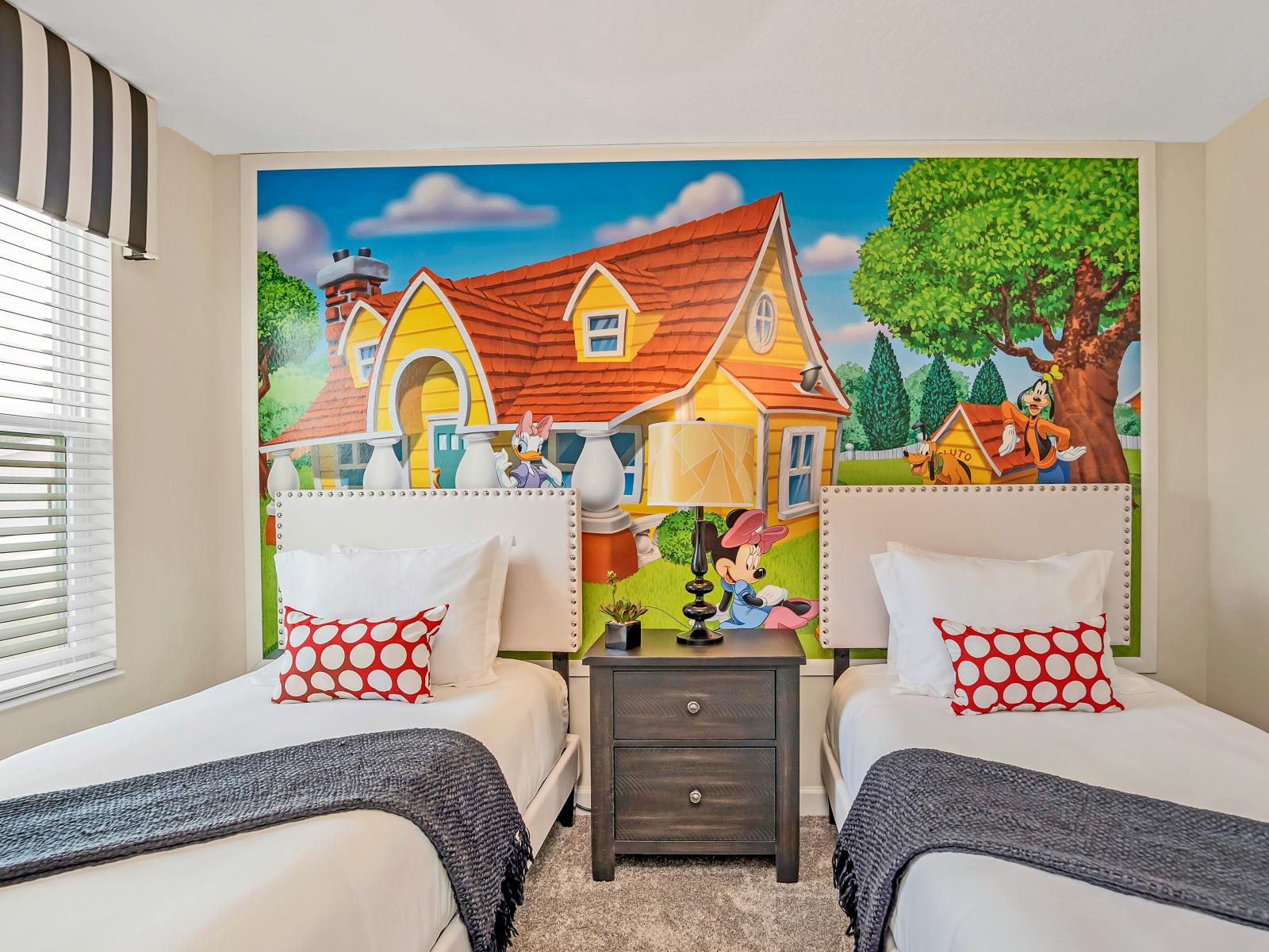 Mickey's Themed Bedroom of the Home in Reunion Florida - Immerse yourself in the playful charm of bedroom - Adorned with delightful Mickey Mouse details  - The perfect space for a magical retreat with 2 Single bed.