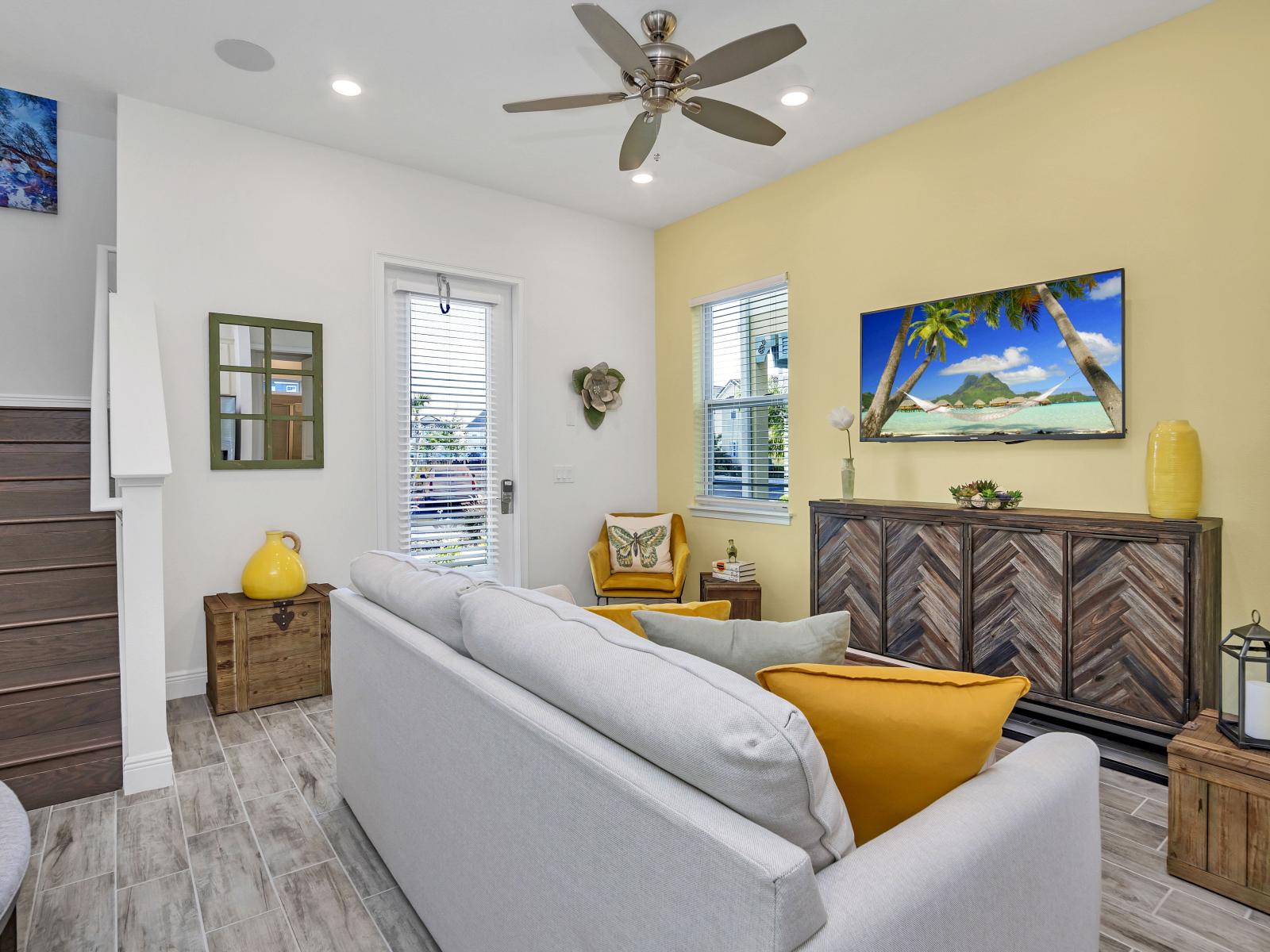 - Lush living and dining area of the cottage in Florida - Entertain in style with seamlessly integrated dining and living area - Enjoy the perfect balance of comfort and sophistication - Dine and unwind in this inviting space