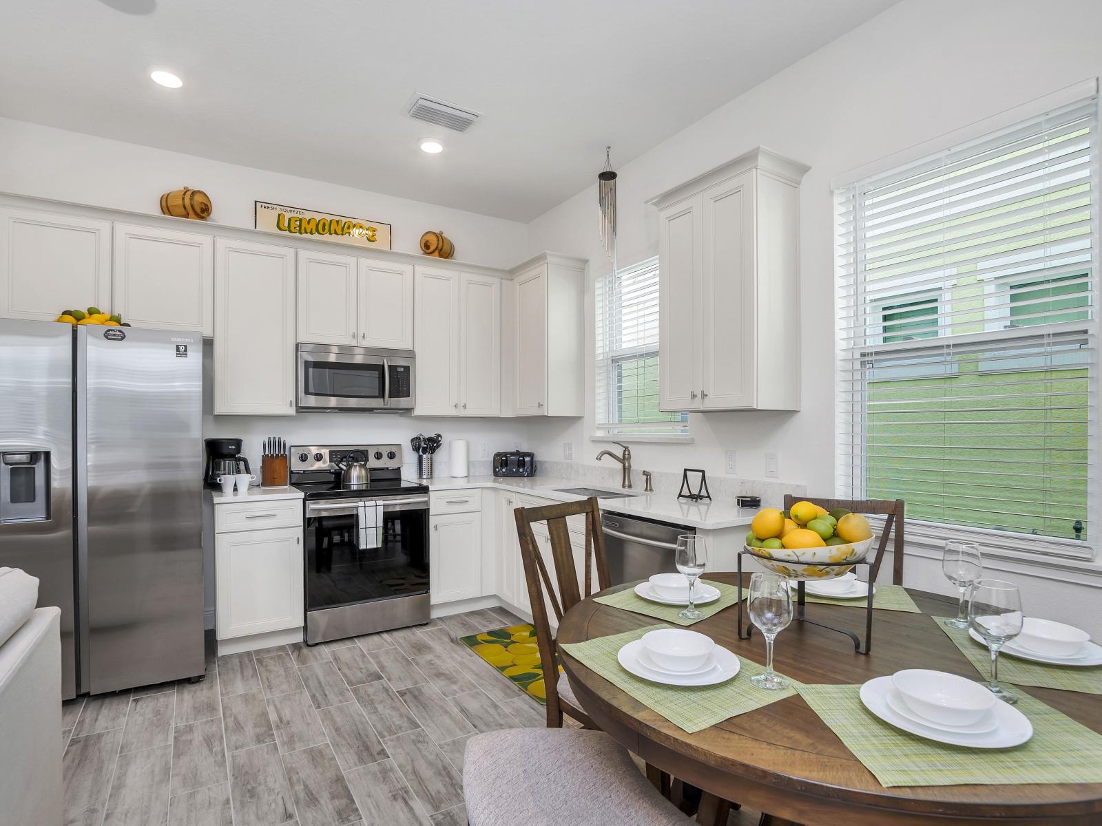 - Sleek kitchen of the cottage in Florida - Gather around our cozy dining area - Dining table for casual meal - Integrated appliances for a seamless and stylish appearance