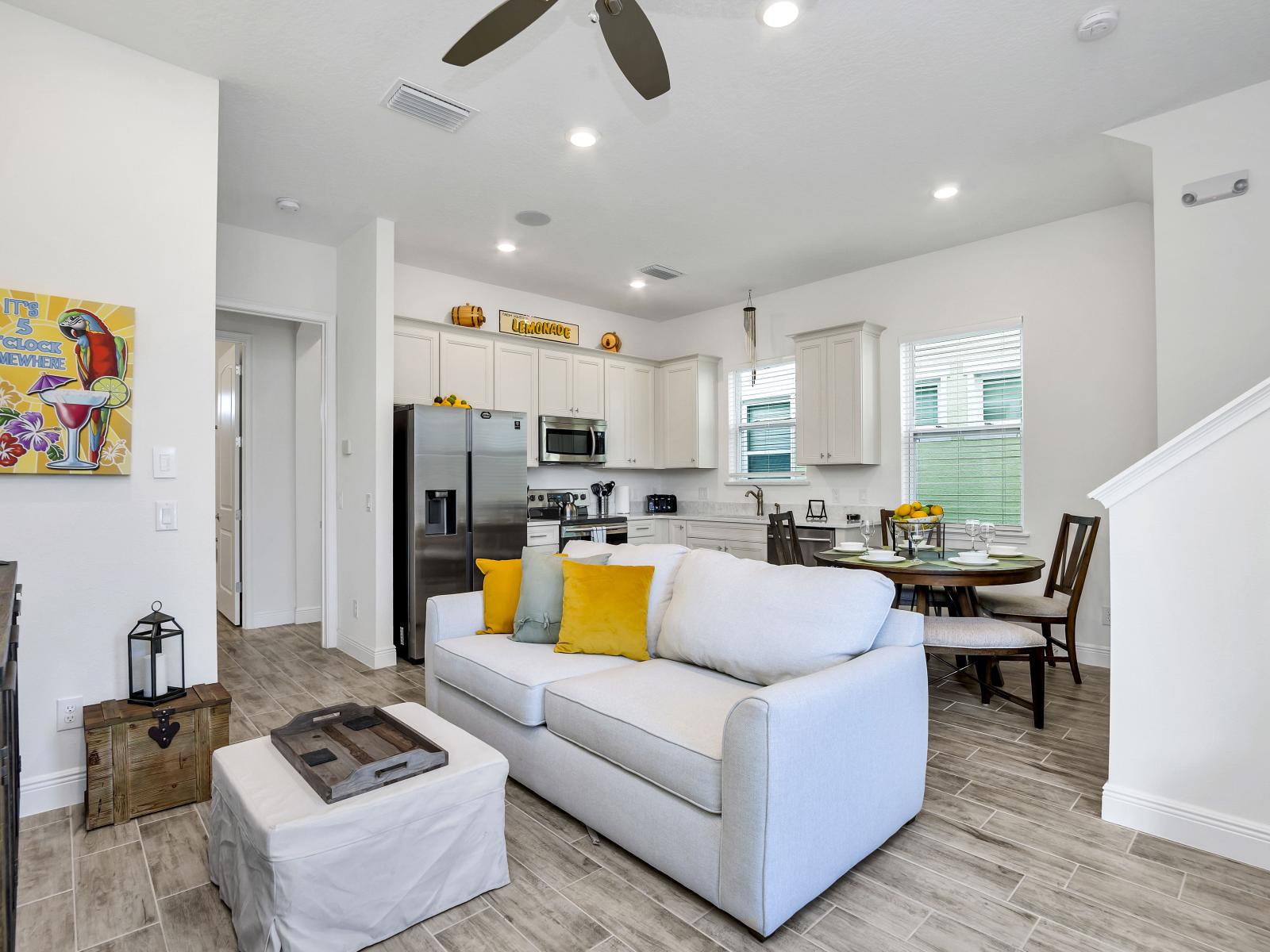 - Inviting living area of the cottage in Florida - Elegantly decorated space with a neutral color palette for a timeless appeal - Smart TV and Netflix - Stylish furniture arrangement providing comfort and a cohesive look