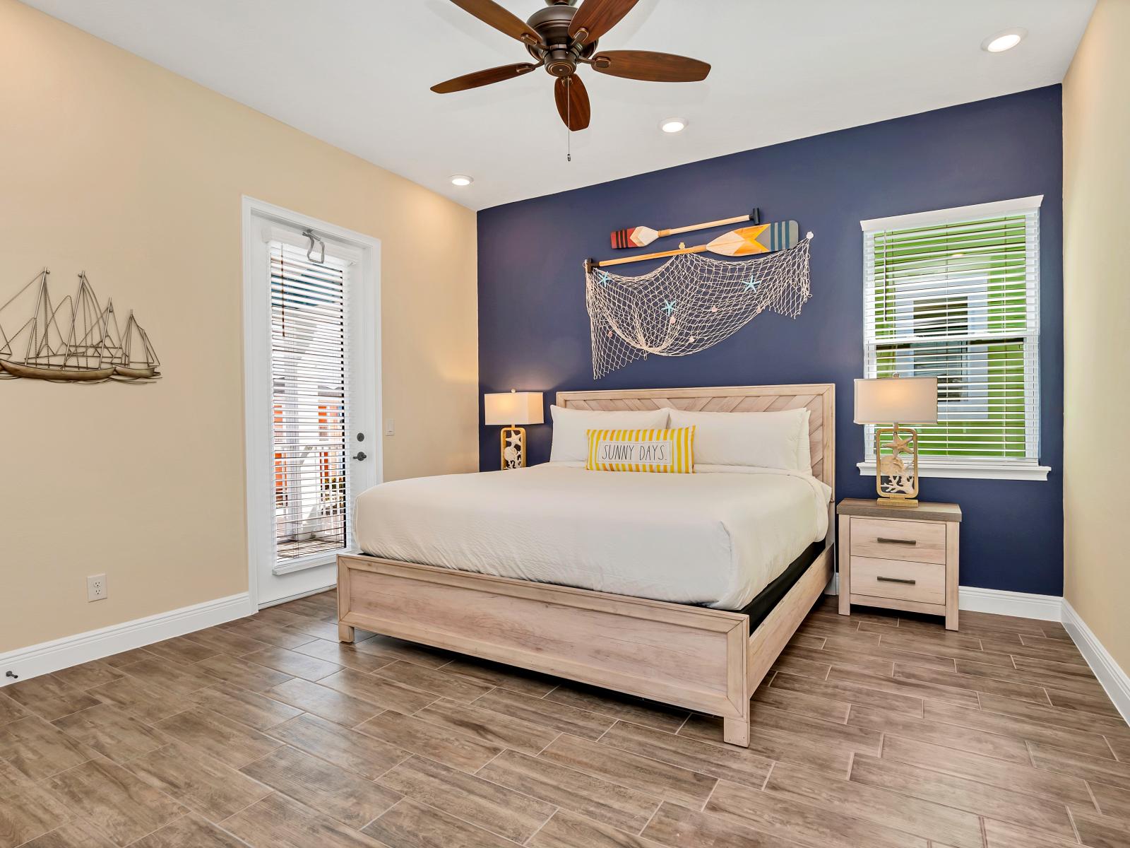 Beautiful bedroom of the cottage in Florida - Vibrant ambiance of the bedroom meets comfortability - Inviting atmosphere designed for a restorative sleep - Comfy double bed - Modern and stylish decor that complements the space