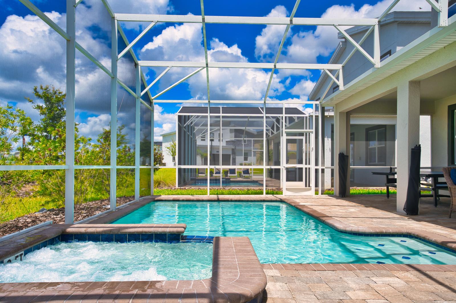 Large Private Pool w/Built-In Spa