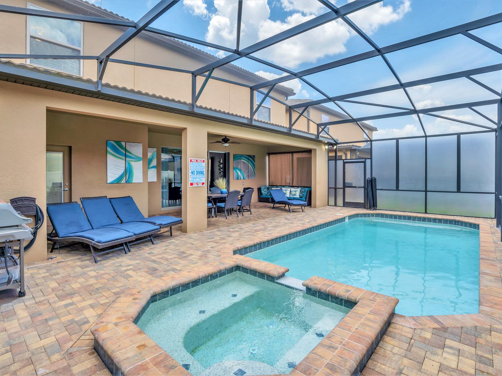 Private pool with privacy screens + spa