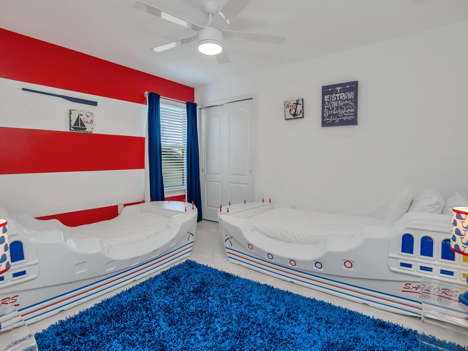 Kids room with 2 single "boat" beds