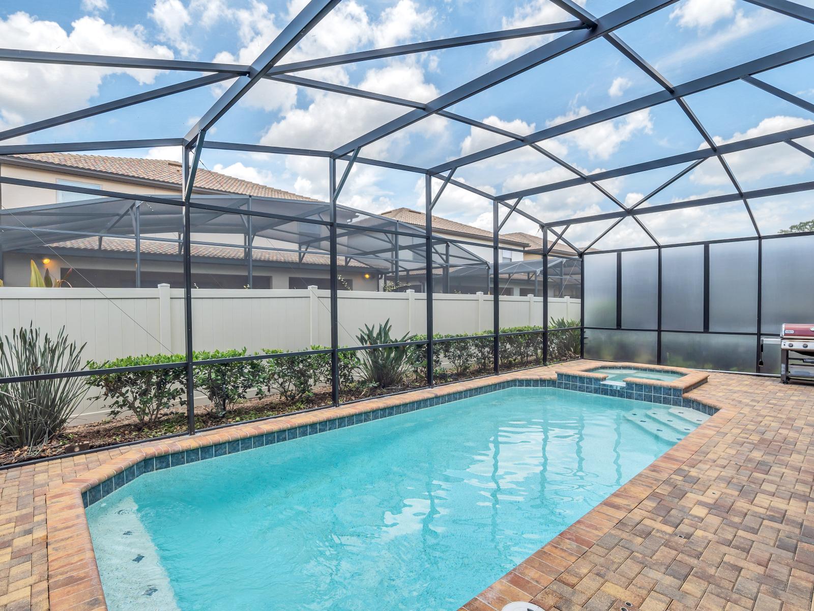 Private pool with privacy screens + spa