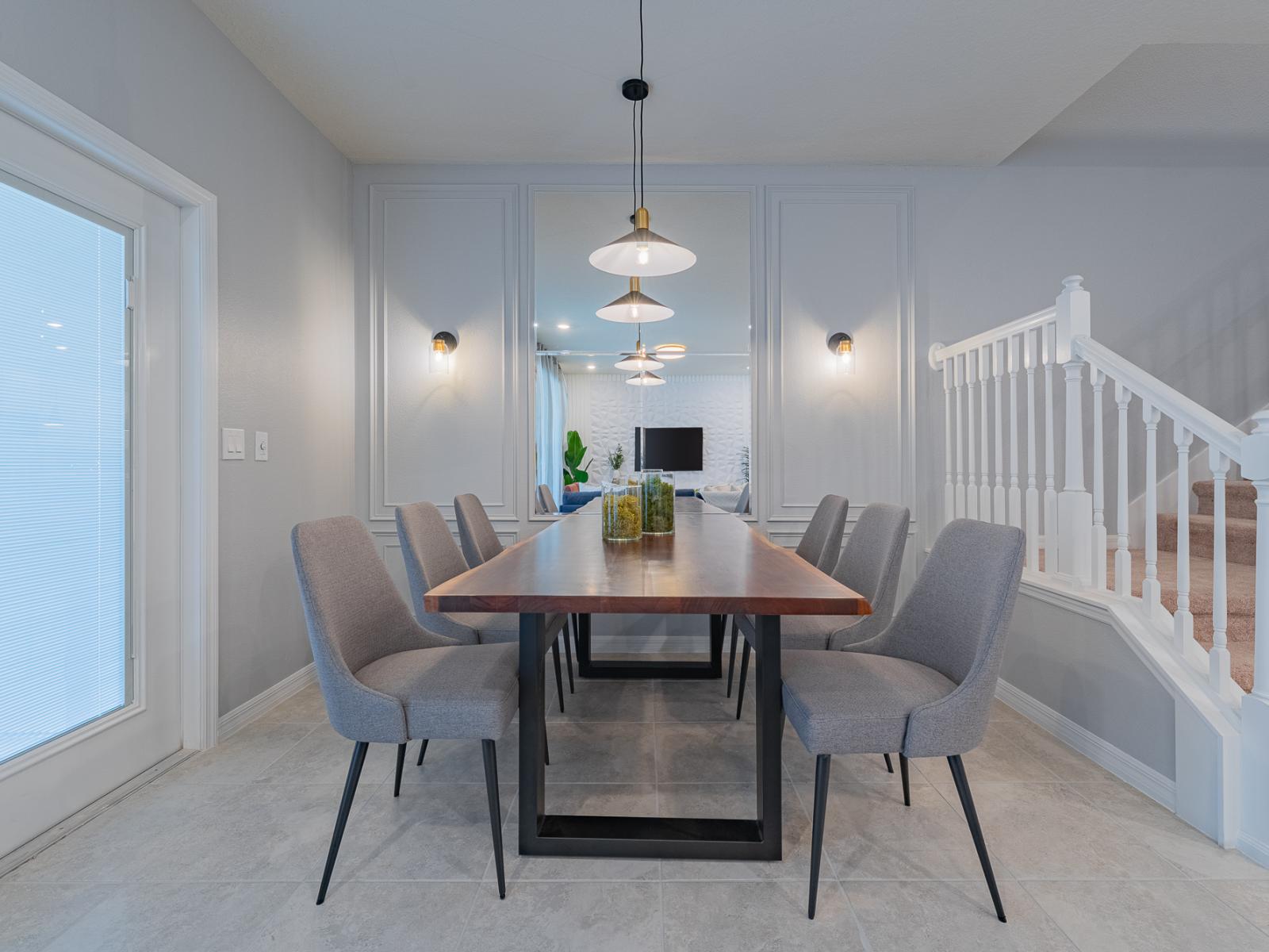 Elegant 6 persons dining area of the home in Davenport, Florida - Simplified décor, keeping the spotlight on the dining occasion - Mindfully curated lighting fixtures fostering an intimate and welcoming atmosphere