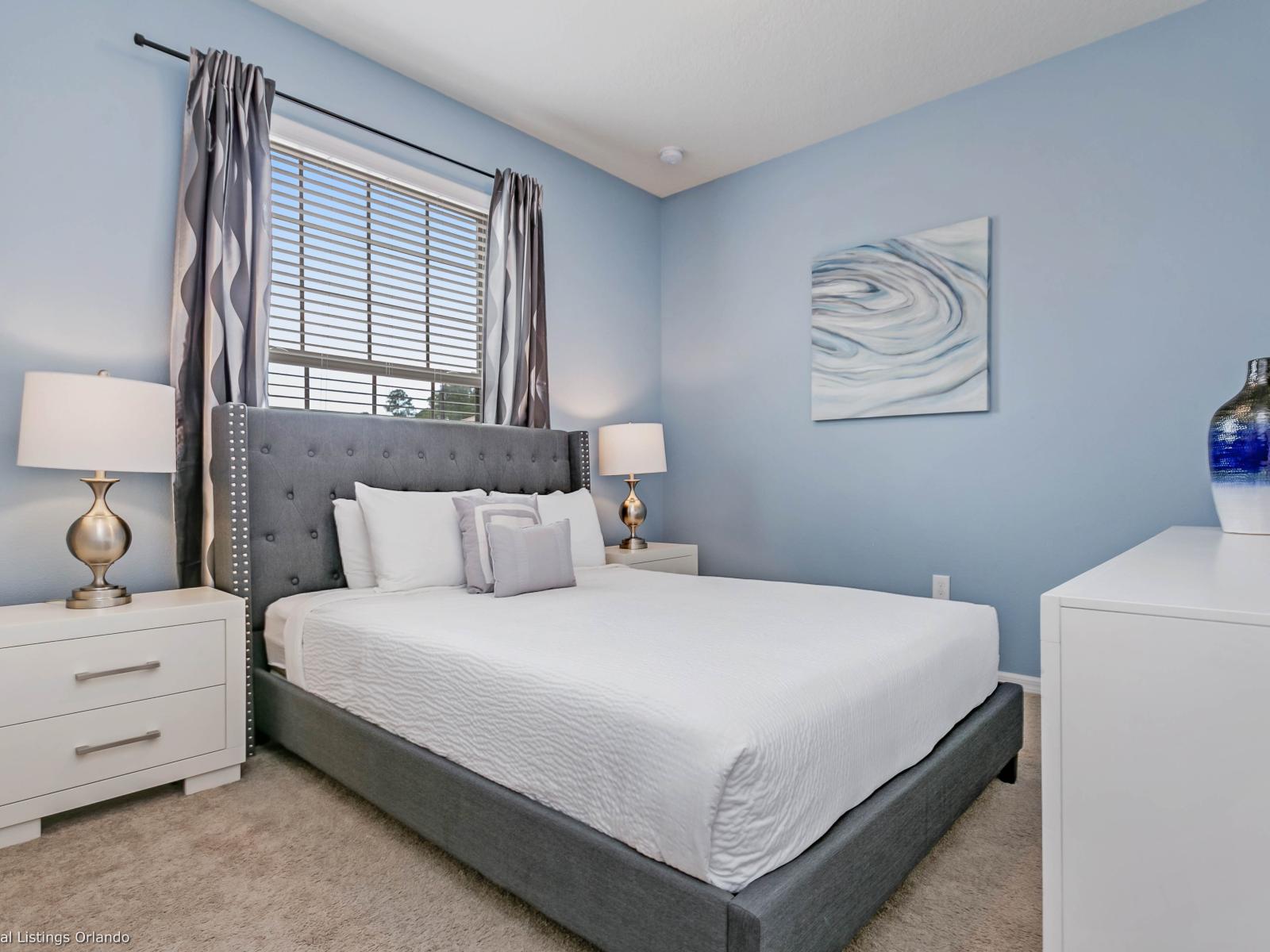 Graceful bedroom of the townhouse in Kissimmee, Florida - Comfortable sanctuary featuring a luxurious bed - Sunlit bedroom with large windows providing plenty of natural light - Contemporary and chic furnishings enhancing the room's  ambiance