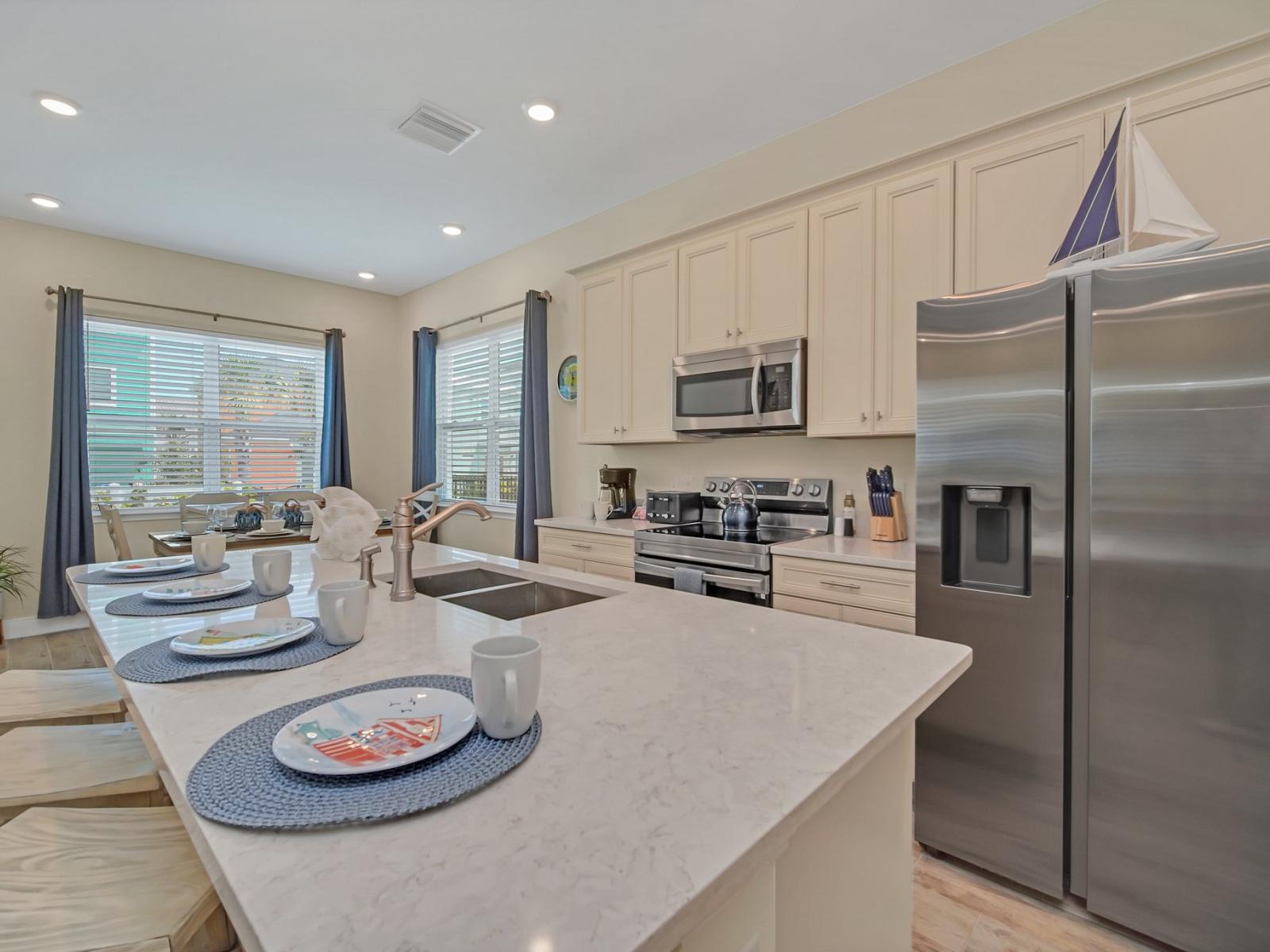 - Lush kitchen of the cottage in Reunion Florida - Fully equipped kitchen - Modern amenities and boundless inspiration - Cook up memories that taste like home