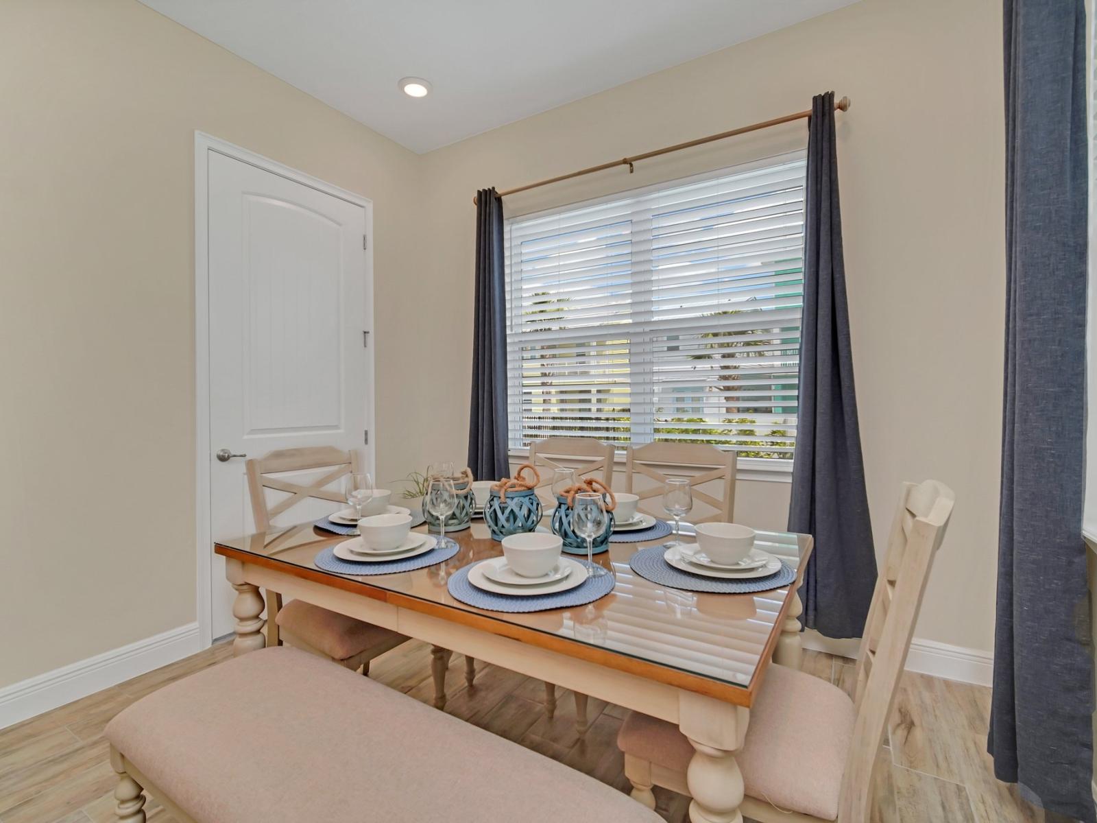 - Classy dining area of the cottage in Reunion Florida - Sophisticated design with a blend of modern and classic elements - Chic dining area featuring a stylish table and contemporary seating