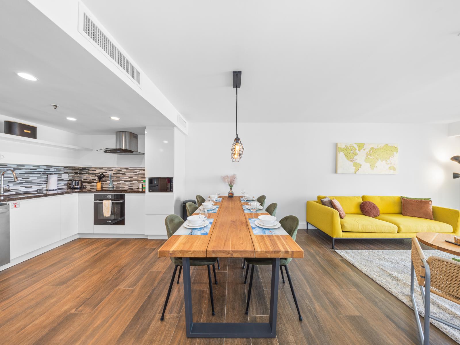 Refined Dining Area of the condo in Aruba - 6 Persons Dining - Smart TV and Netflix - Quality materials, such as a sleek dining table and comfortable chairs