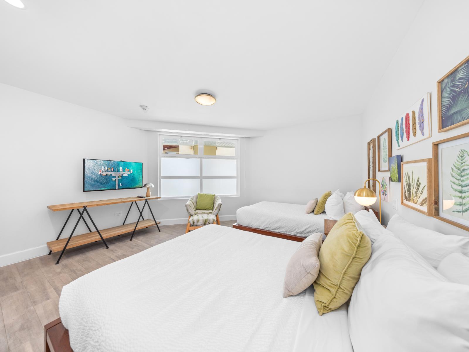 Elegant Bedroom of the condo in Aruba - Twin Queen comfy bed - Luxurious bedding for a restful night's sleep