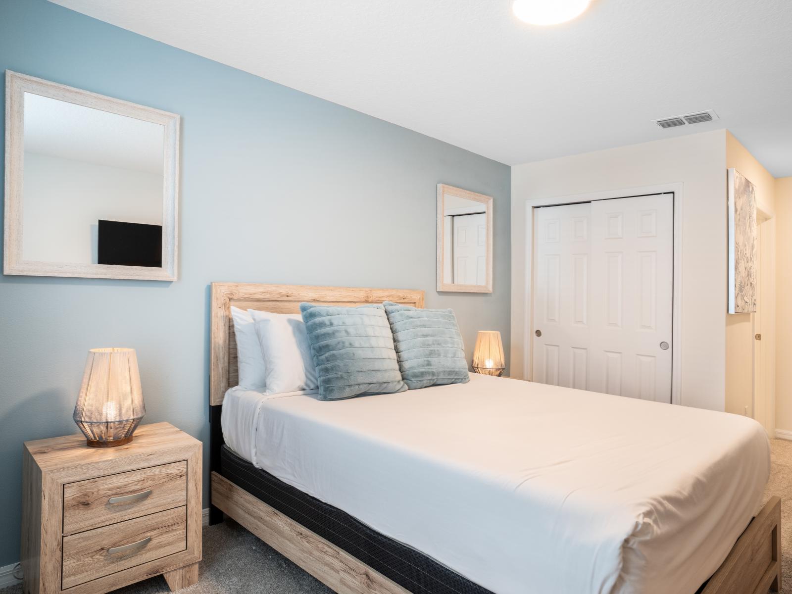 Tranquil bedroom of the city of the townhouse in Four Corners Florida - Minimalist decor, creating a clean and uncluttered sleeping space - Cozy and inviting ambiance for relaxation - Smart TV and Netflix