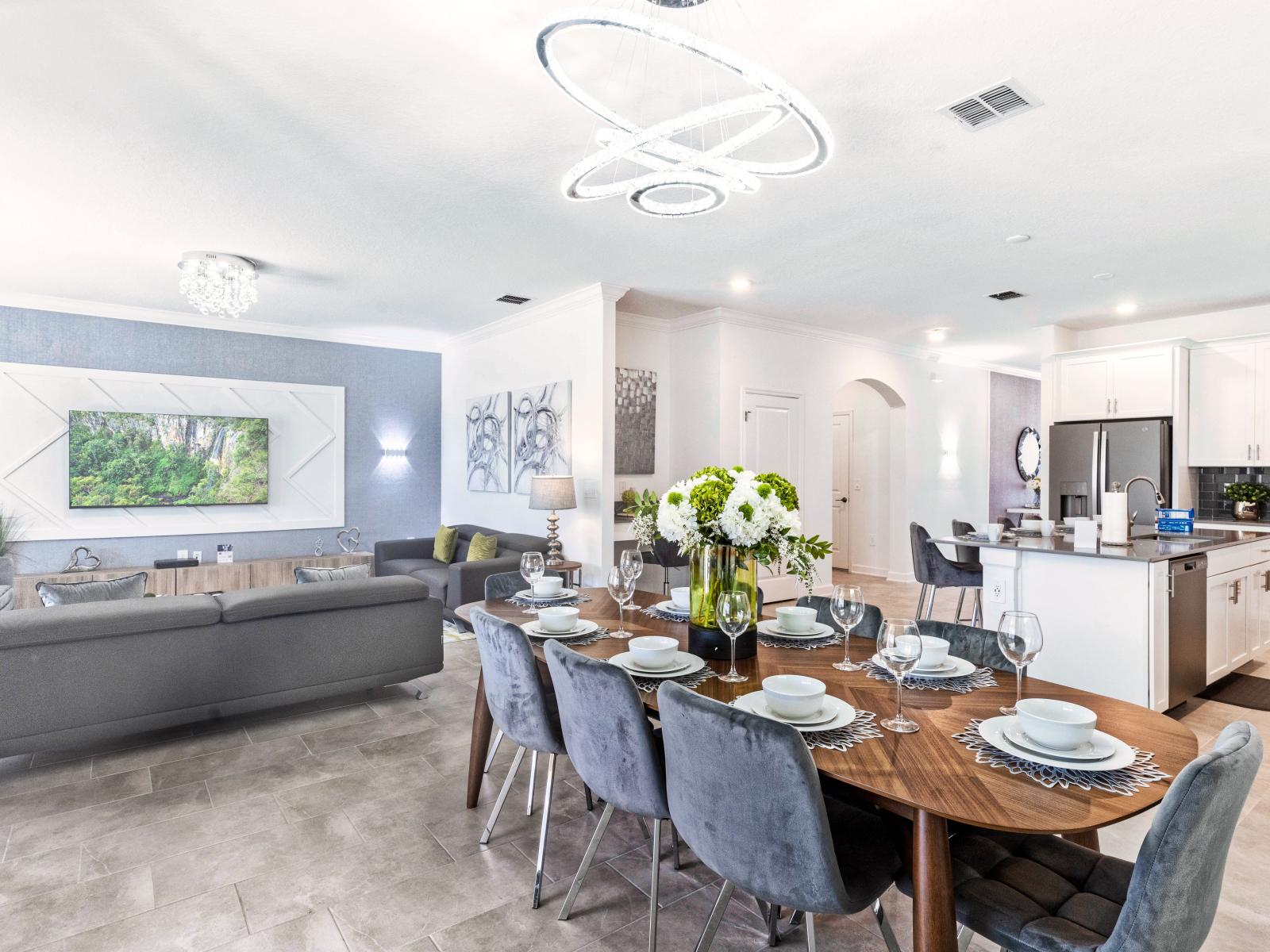 Well-Designed Home in Davenport Florida - Open layout seamlessly connecting the dining area to the kitchen and living area - Smart TV and Netflix - 8 Persons Dining - Amazing decor