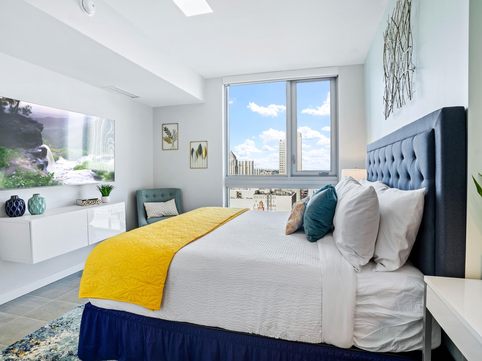 Main bedroom w/ king bed and 65" Smart TV - Have fun watching TV in this super comfy bed with wall-mounted flat-screen Smart TV!