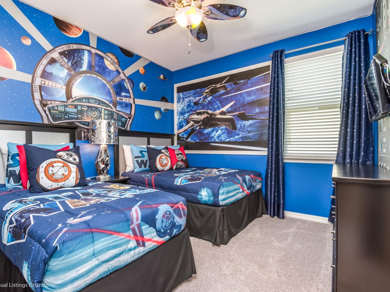 Star wars themed bedroom of the villa in Kissimmee Florida - Featuring 2 bed for relaxation and comfort - A retreat for Star wars fans where dreams comes to life - May the Force be with you!