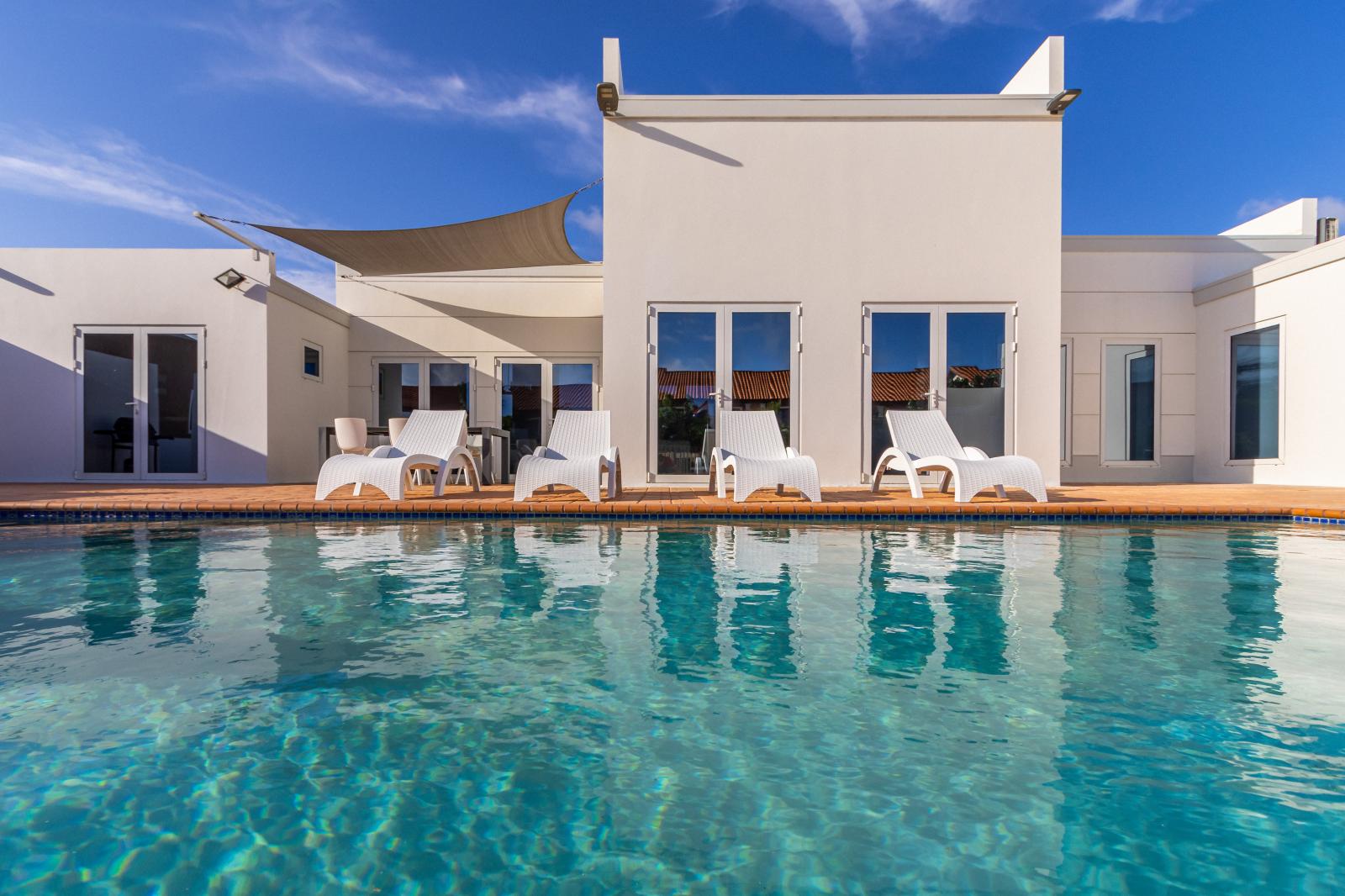Superb Private Pool of the 3BR house in Noord Aruba - Relax by the shimmering poolside oasis - Enjoy leisurely moments in our inviting pool area - Experience ultimate relaxation in our poolside paradise - Crystal Clear Water