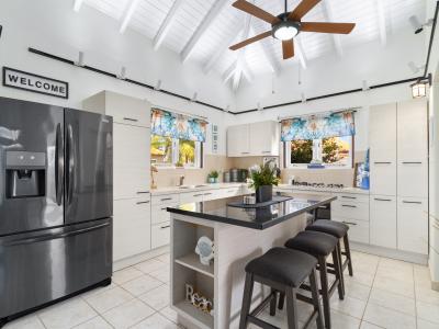 Splendid Kitchen of the 2BR Home in Noord Aruba - Fully equipped - Integrated appliances for a seamless and stylish appearance - Functional island - Elegant and coordinated color palette for a cohesive look