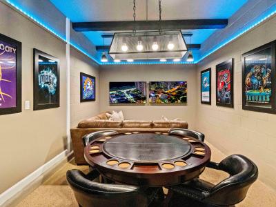 Man cave sanctuary of the Townhouse in Davenport Florida - Go down and discover this man cave for more fun - Bond with more of your friends - A man cave for additional entertainment