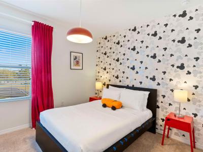 Mickey Mouse themed bedroom of the townhouse in Davenport Florida - Stunning views from the bedroom window - Plush double bed for restful nights - Inviting atmosphere designed for a restorative sleep