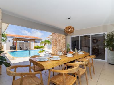 Elegant Outdoor Dining Area of the Apartment in Noord Aruba - Savor the flavors of paradise with a side of poolside serenity - 8 Persons Dining - Outdoor dining experience offers a feast for the senses