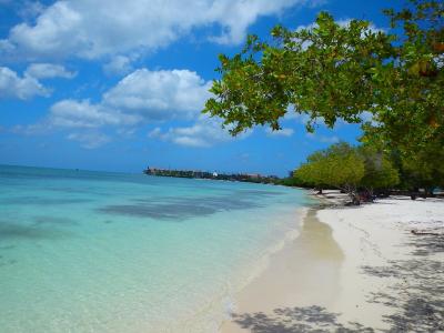 Easily accessible beach in Oranjestad, Aruba - Few minutes warm walk to the beach from the apartment - Refreshing atmosphere