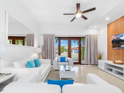 Extravagant Living Area of the 2BR Condo in Noord Aruba - Stylish furniture arrangement providing comfort and a cohesive look - Smart Tv and Netflix - Cozy seating area conducive to relaxation and socializing