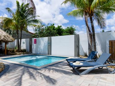 Amazing pool area of the villa in Noord, Aruba - Cosy beach chairs and neat and clean towels available - Beautiful view - Superbly designed pool area - Refreshing Environment - Vibrant Atmosphere