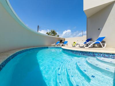 Summer 6 - Pool * Rooftop * BBQ * 1.5 mi to Palm Beach!